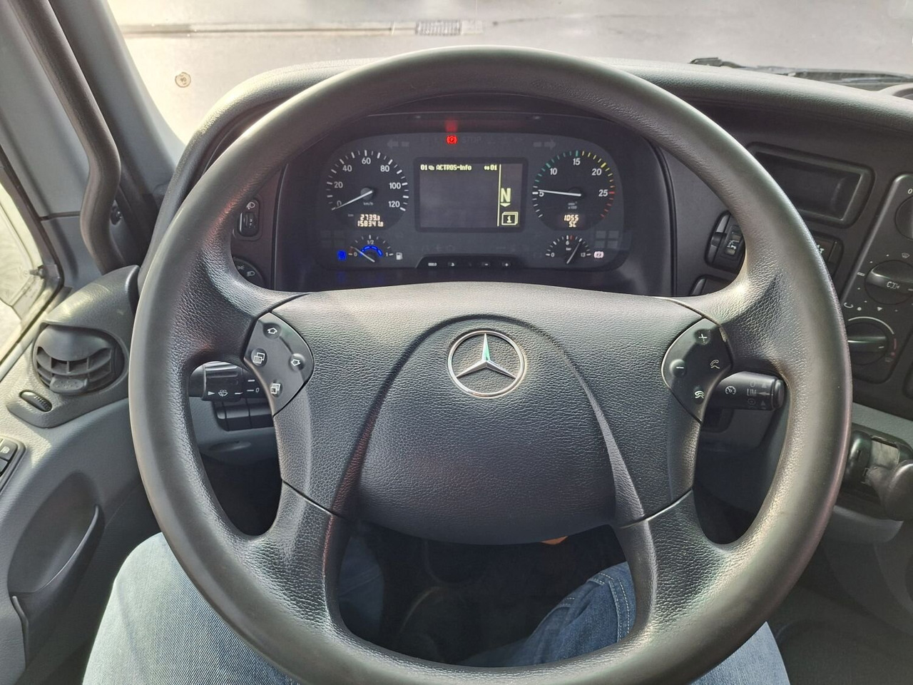 Mercedes-Benz Actros 4146 K 8x4/4 Actros 4146 K 8x4/4, Retarder, Kran Hiab XS 477 E-7 HiPro, Bj. 2010, Flyjib, Seilwinde, Funk - Abrollkipper, Autokran: das Bild 4 Mercedes-Benz Actros 4146 K 8x4/4 Actros 4146 K 8x4/4, Retarder, Kran Hiab XS 477 E-7 HiPro, Bj. 2010, Flyjib, Seilwinde, Funk - Abrollkipper, Autokran: das Bild 4