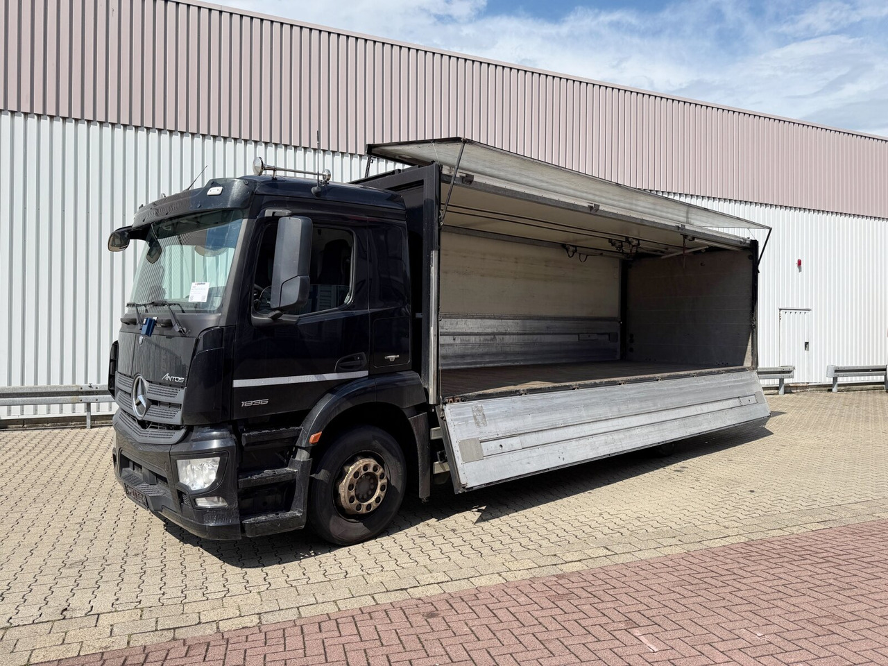Mercedes-Benz Antos 1836 L 4x2 Antos 1836 L 4x2, Getränkekoffer, LBW Dautel - Koffer LKW: das Bild 1 Mercedes-Benz Antos 1836 L 4x2 Antos 1836 L 4x2, Getränkekoffer, LBW Dautel - Koffer LKW: das Bild 1