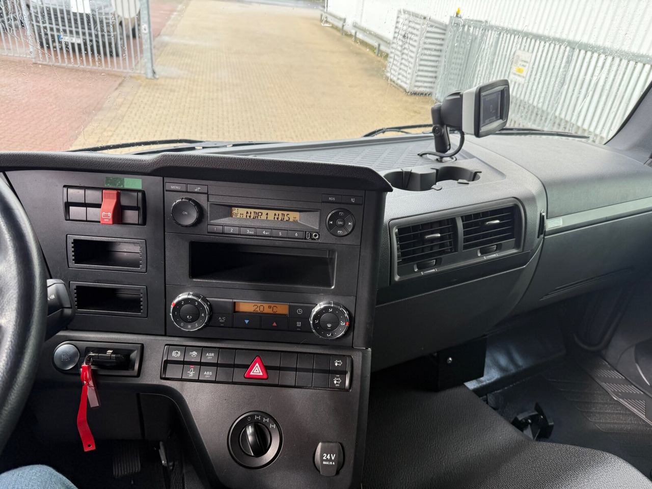 Mercedes-Benz Arocs 1827/30 A 4x4 Arocs 1827/30 A 4x4, Ex-! - Pritsche LKW: das Bild 2 Mercedes-Benz Arocs 1827/30 A 4x4 Arocs 1827/30 A 4x4, Ex-! - Pritsche LKW: das Bild 2