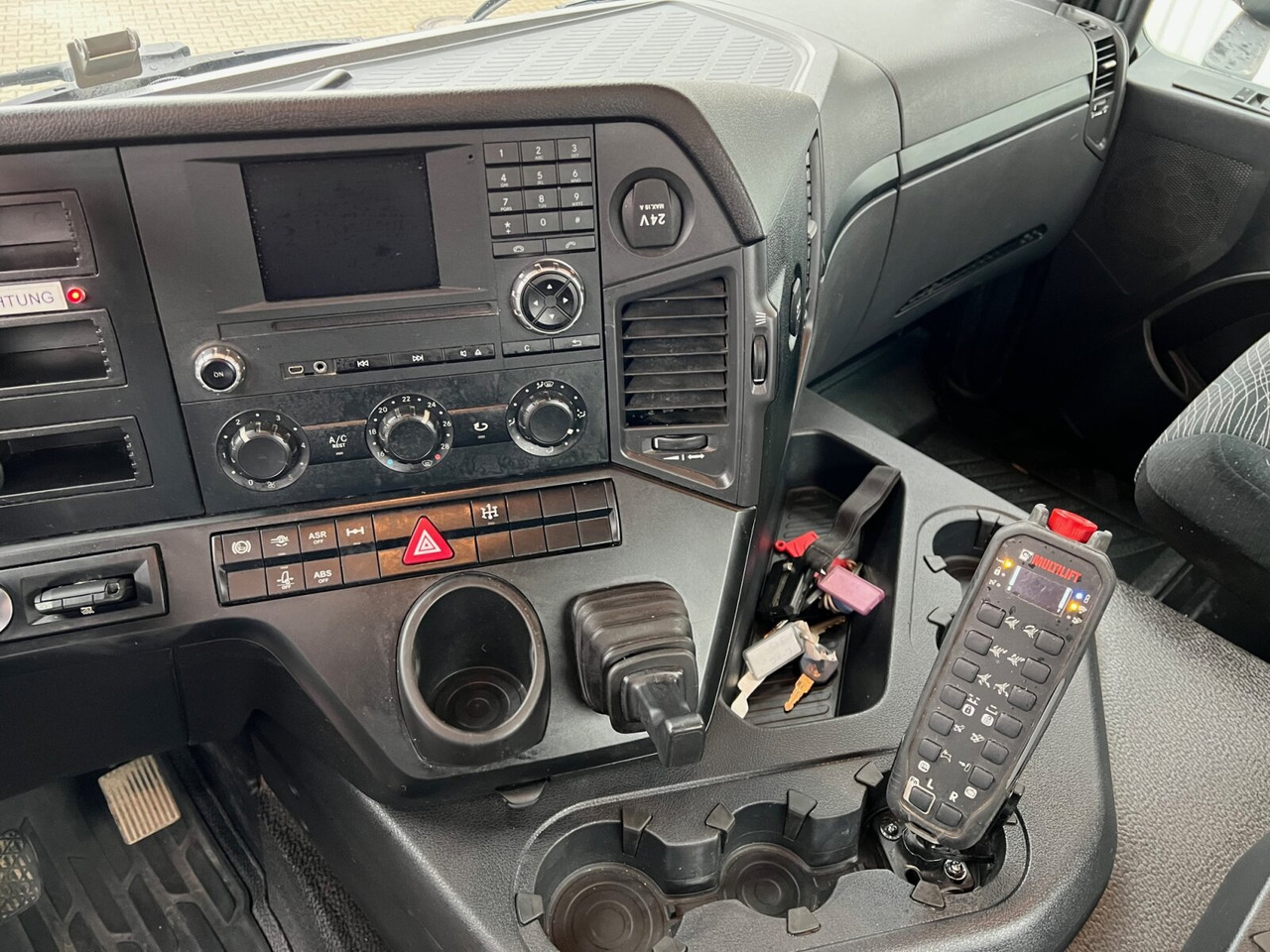 Mercedes-Benz Arocs 1830 K 4x2 Arocs 1830 K 4x2, Funk - Absetzkipper: das Bild 5 Mercedes-Benz Arocs 1830 K 4x2 Arocs 1830 K 4x2, Funk - Absetzkipper: das Bild 5