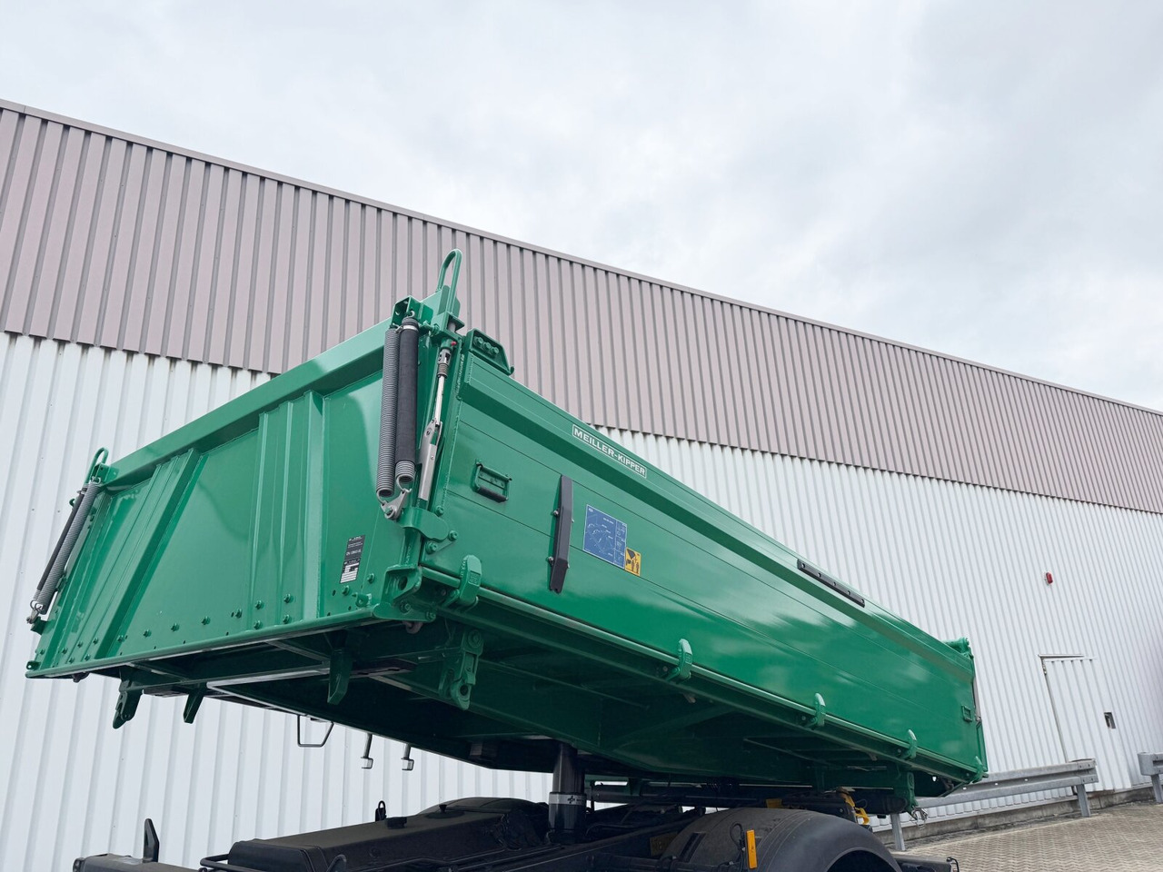 Mercedes-Benz Arocs 1840 K 4x2 Arocs 1840 K 4x2, MultimediaCockpit, Alu-Bordwände, Platz für Kranmontage - Kipper: das Bild 2 Mercedes-Benz Arocs 1840 K 4x2 Arocs 1840 K 4x2, MultimediaCockpit, Alu-Bordwände, Platz für Kranmontage - Kipper: das Bild 2