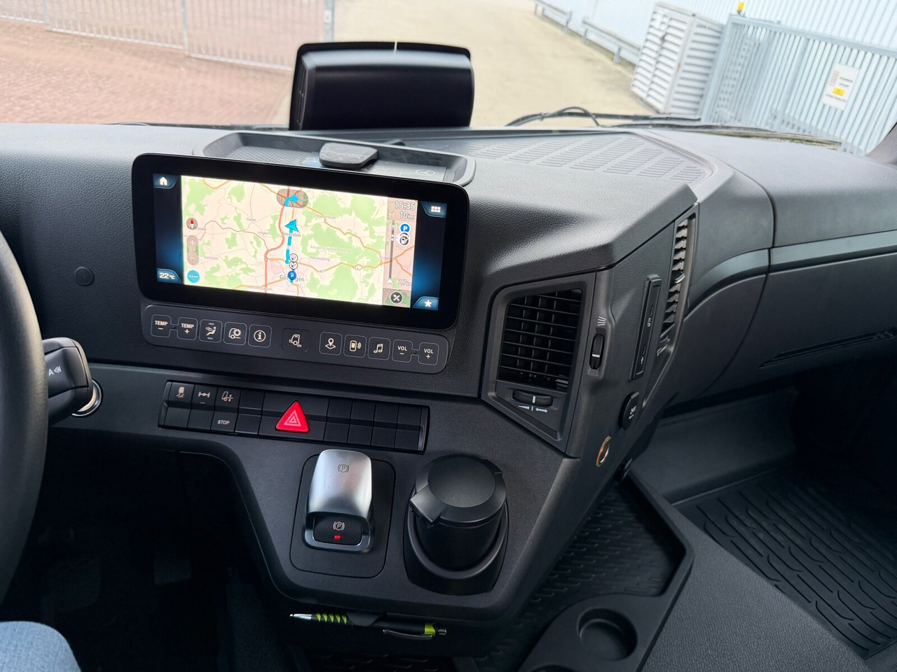 Mercedes-Benz Arocs 2542 L 6x2/4 Arocs 2542/45 L 6x2/4, Vorlauflenk-/liftachse, Navi, MultimediaCockpit - Fahrgestell LKW: das Bild 3 Mercedes-Benz Arocs 2542 L 6x2/4 Arocs 2542/45 L 6x2/4, Vorlauflenk-/liftachse, Navi, MultimediaCockpit - Fahrgestell LKW: das Bild 3