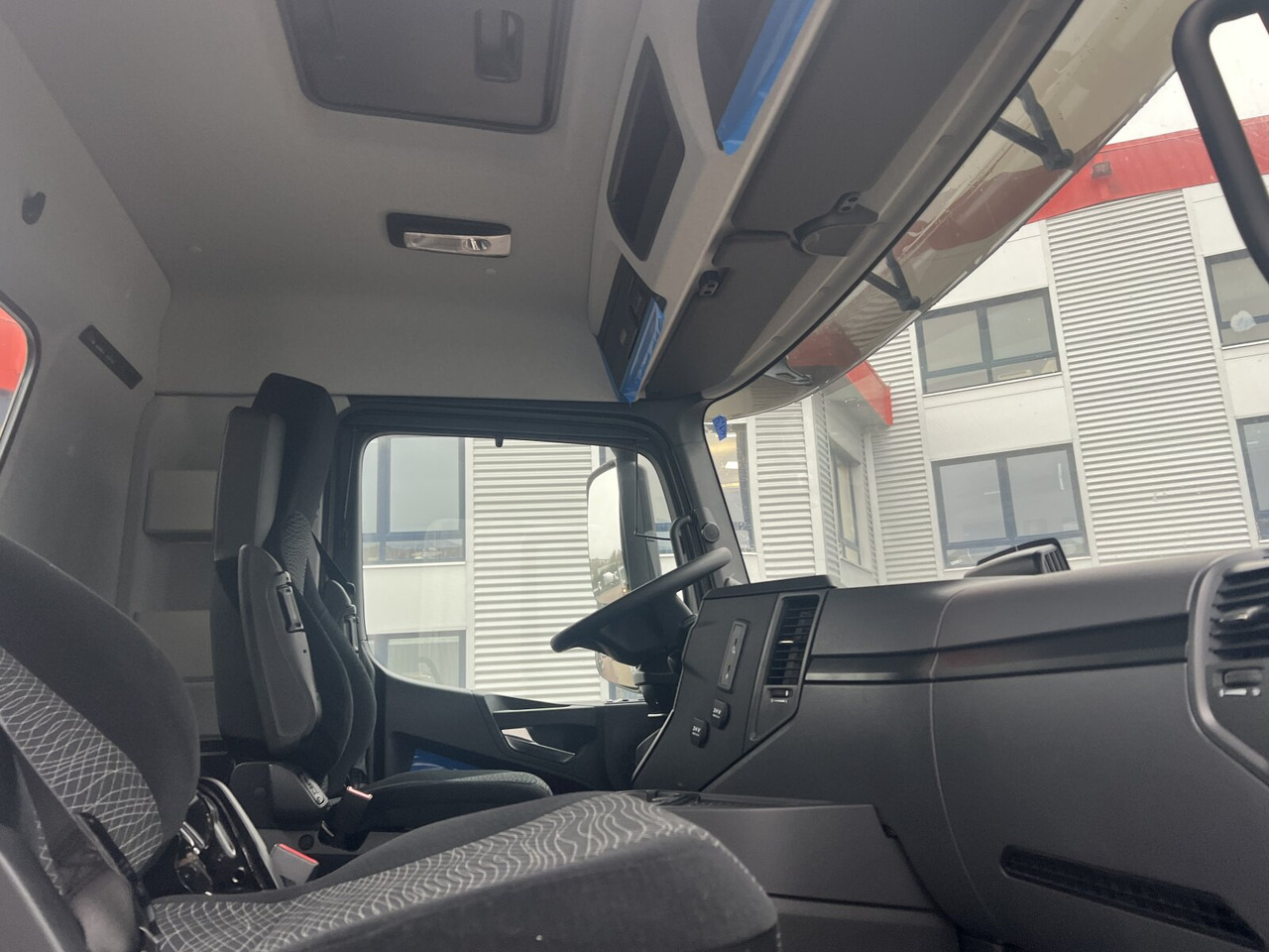 Kipper, Zustand - NEU Mercedes-Benz Arocs 2645 K 6x4 Arocs 2645 K 6x4, MultimediaCockpit, Bordmatik links: das Bild 7 Kipper, Zustand - NEU Mercedes-Benz Arocs 2645 K 6x4 Arocs 2645 K 6x4, MultimediaCockpit, Bordmatik links: das Bild 7