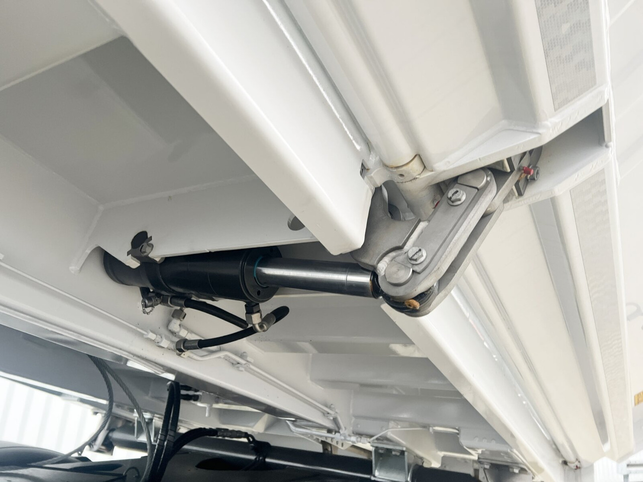 Kipper, Zustand - NEU Mercedes-Benz Arocs 2645 K 6x4 Arocs 2645 K 6x4, MultimediaCockpit, Bordmatik links: das Bild 14 Kipper, Zustand - NEU Mercedes-Benz Arocs 2645 K 6x4 Arocs 2645 K 6x4, MultimediaCockpit, Bordmatik links: das Bild 14