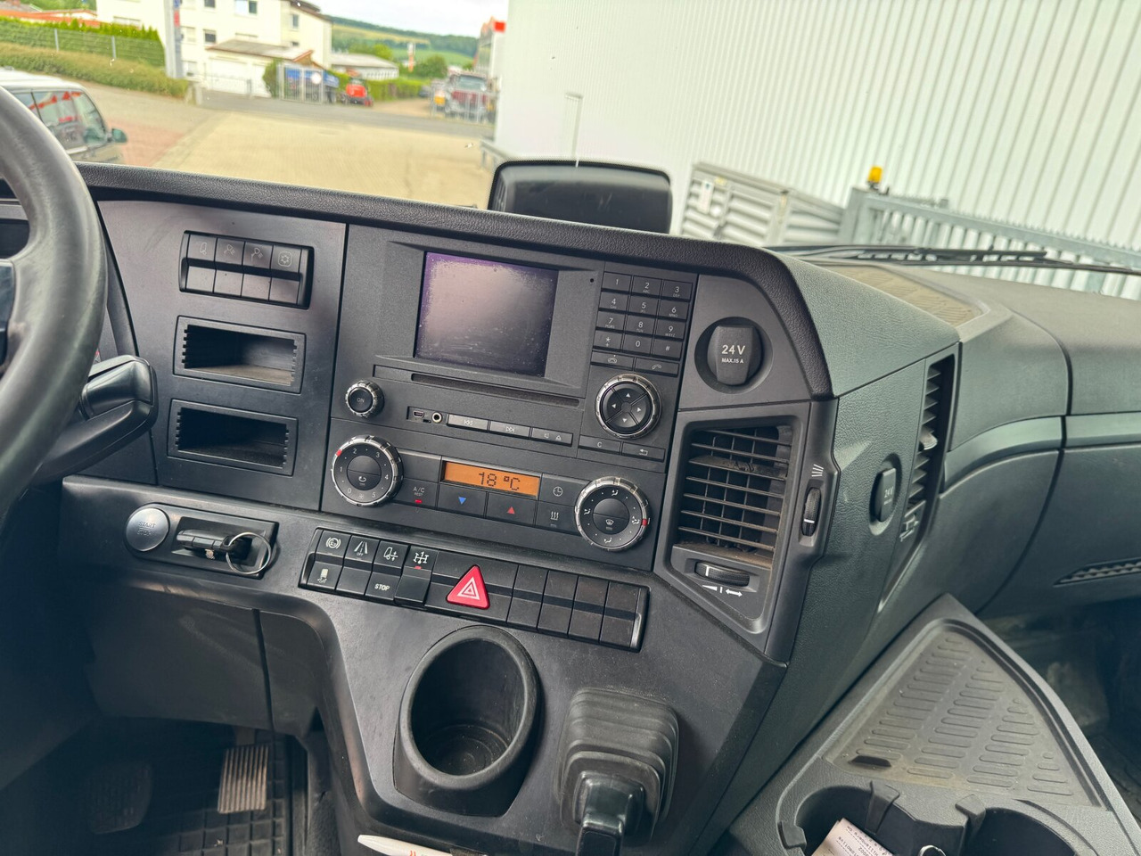 Mercedes-Benz Arocs 2651 L 6x4 Arocs 2651 L 6x4, Retarder, StreamSpace - Fahrgestell LKW: das Bild 2 Mercedes-Benz Arocs 2651 L 6x4 Arocs 2651 L 6x4, Retarder, StreamSpace - Fahrgestell LKW: das Bild 2