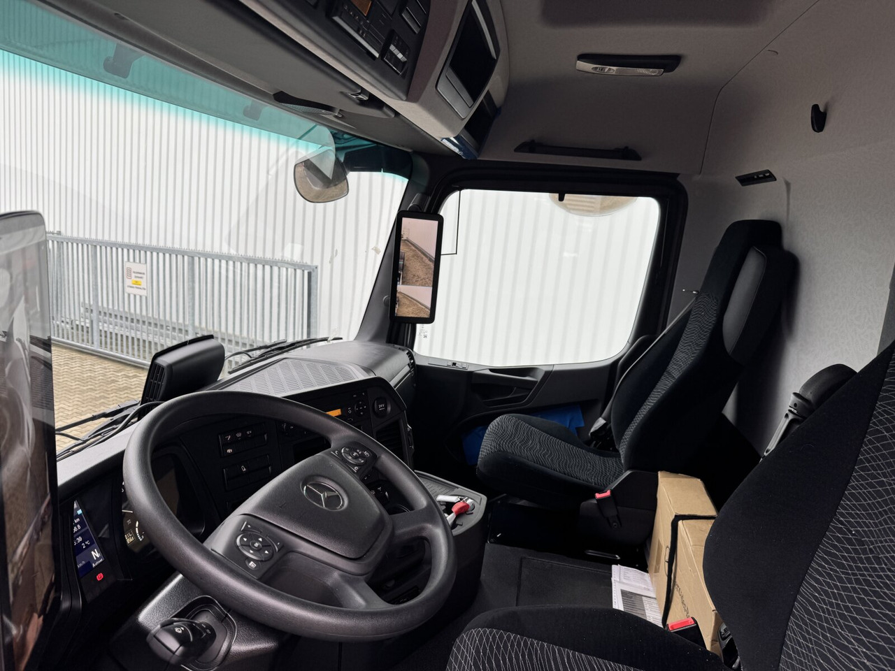 Mercedes-Benz Arocs 2651 L 6x6 Arocs 2651 L 6x6, HydroDrive, MirrorCam, Massage-Sitz, Motorabtrieb - Fahrgestell LKW: das Bild 3 Mercedes-Benz Arocs 2651 L 6x6 Arocs 2651 L 6x6, HydroDrive, MirrorCam, Massage-Sitz, Motorabtrieb - Fahrgestell LKW: das Bild 3