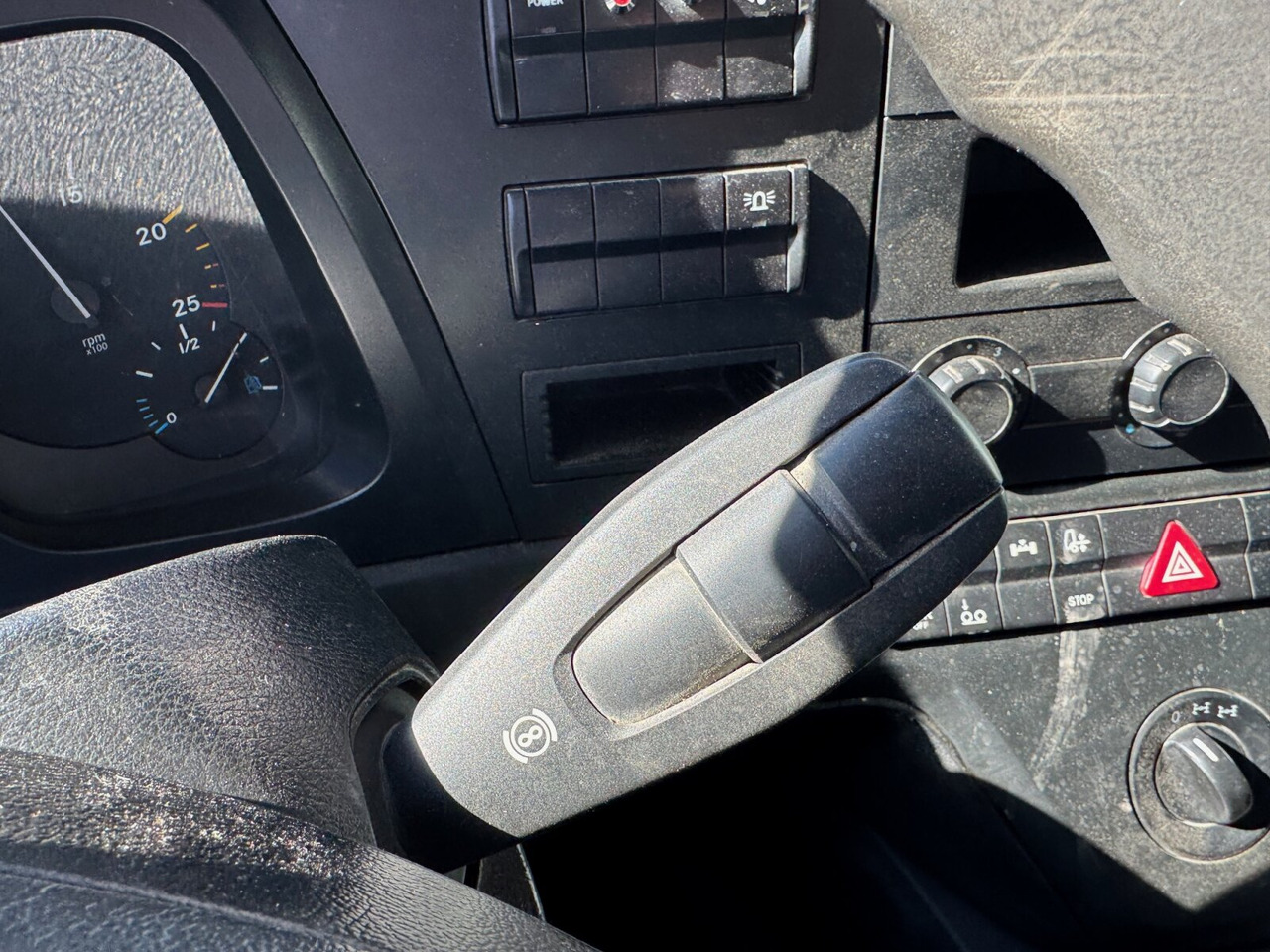 Fahrgestell LKW Mercedes-Benz Arocs 3242/48 LK 8x4/4 Arocs 3242/48 LK 8x4/4, Lenk-/Liftachse, Nebenantrieb: das Bild 7