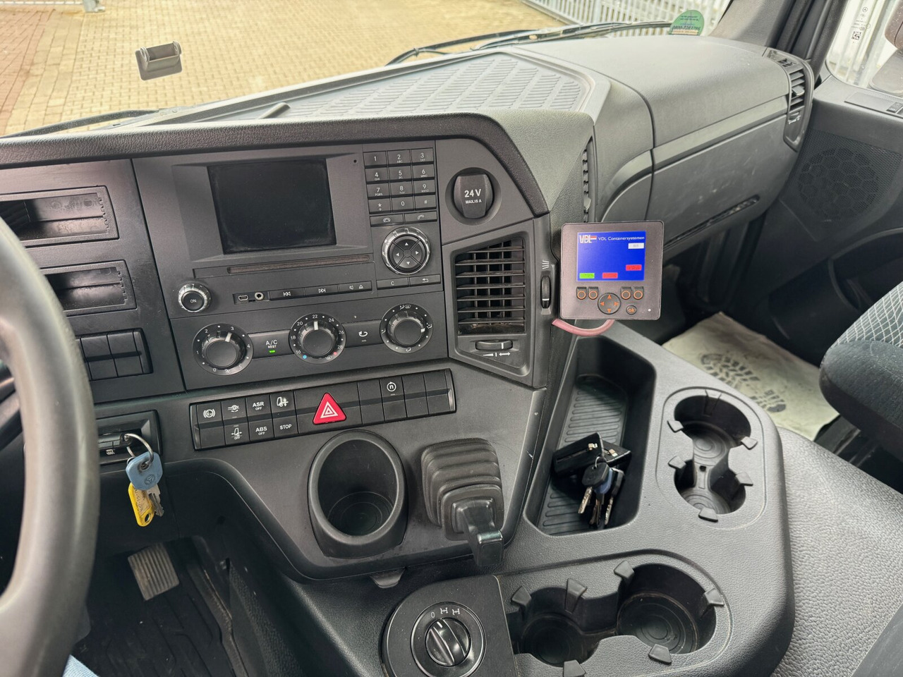 Mercedes-Benz Arocs 3243 LK 8x4/4 Arocs 3243 LK 8x4/4, Motorabtrieb - Abrollkipper: das Bild 5 Mercedes-Benz Arocs 3243 LK 8x4/4 Arocs 3243 LK 8x4/4, Motorabtrieb - Abrollkipper: das Bild 5