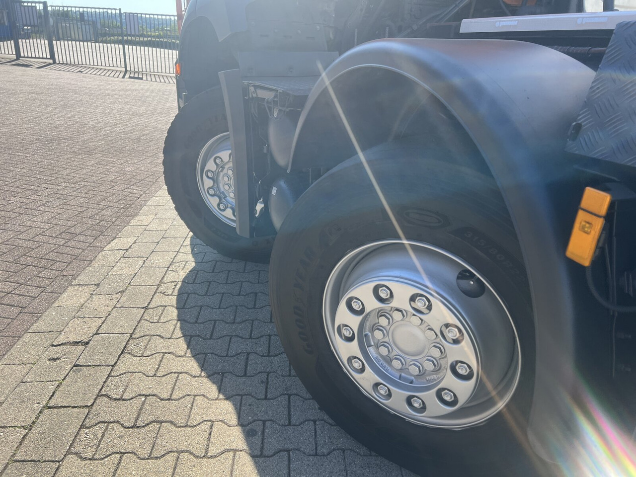 Mercedes-Benz Arocs 3243 LK 8x4/4 Arocs 3243 LK 8x4/4, Motorabtrieb - Abrollkipper: das Bild 2 Mercedes-Benz Arocs 3243 LK 8x4/4 Arocs 3243 LK 8x4/4, Motorabtrieb - Abrollkipper: das Bild 2