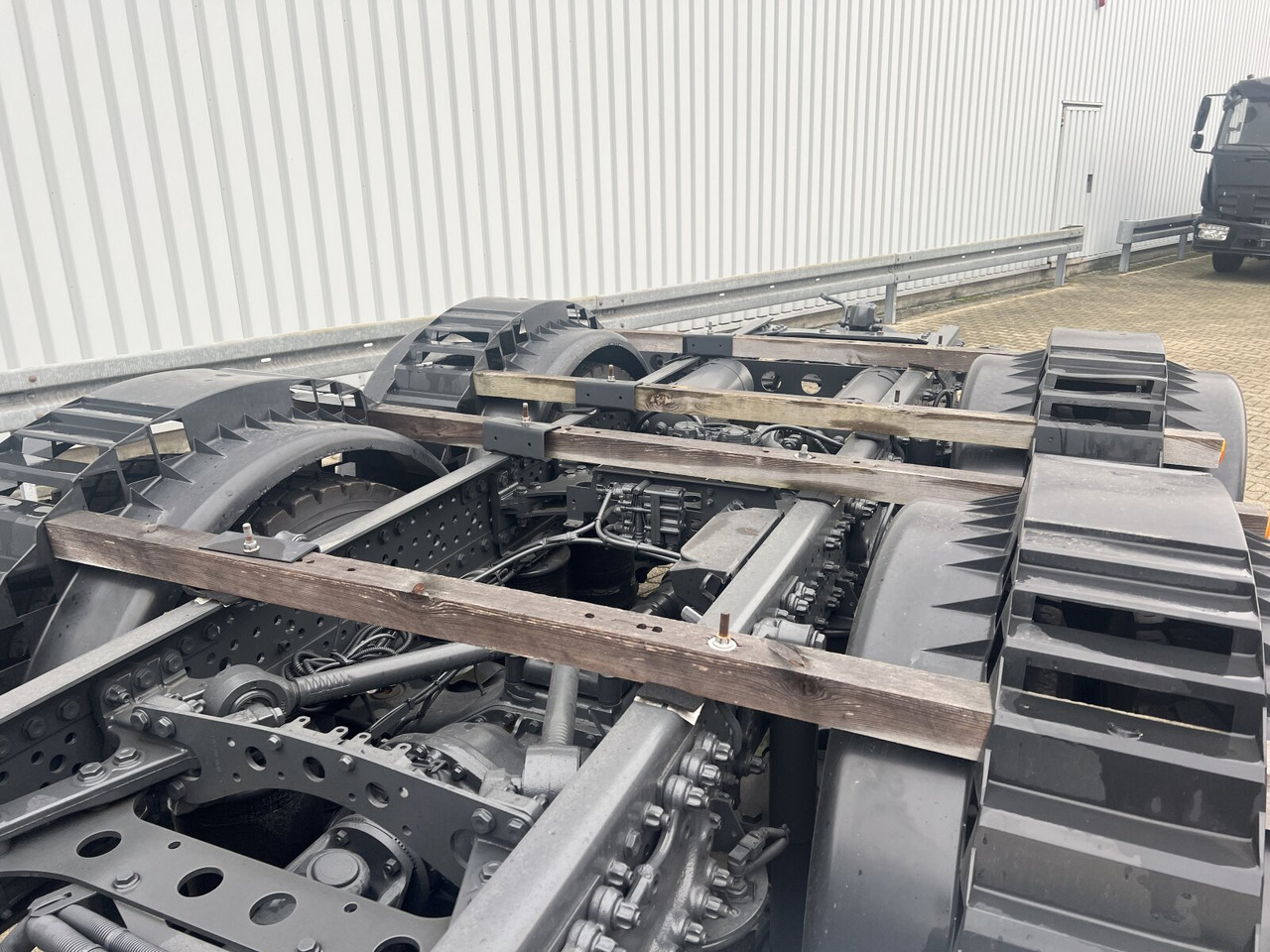 Mercedes-Benz Arocs 3251 L 8x4/4 Arocs 3251 L 8x4/4, mit Motorabtrieb C plus NA - Fahrgestell LKW: das Bild 3 Mercedes-Benz Arocs 3251 L 8x4/4 Arocs 3251 L 8x4/4, mit Motorabtrieb C plus NA - Fahrgestell LKW: das Bild 3