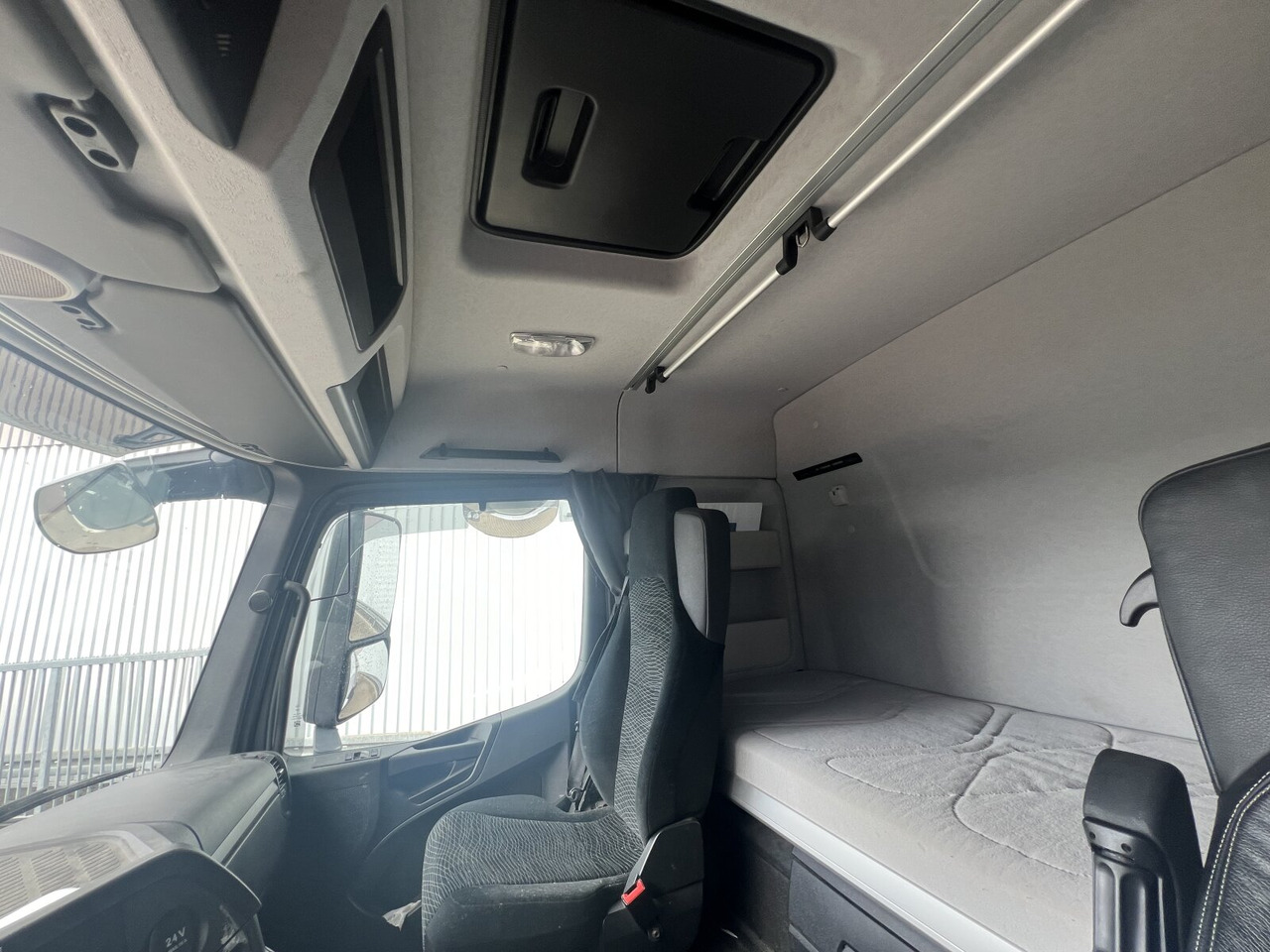 Mercedes-Benz Arocs 3253 K 8x4/4 Arocs 3253 K 8x4/4, Retarder, Motorabtrieb - Abrollkipper: das Bild 5 Mercedes-Benz Arocs 3253 K 8x4/4 Arocs 3253 K 8x4/4, Retarder, Motorabtrieb - Abrollkipper: das Bild 5