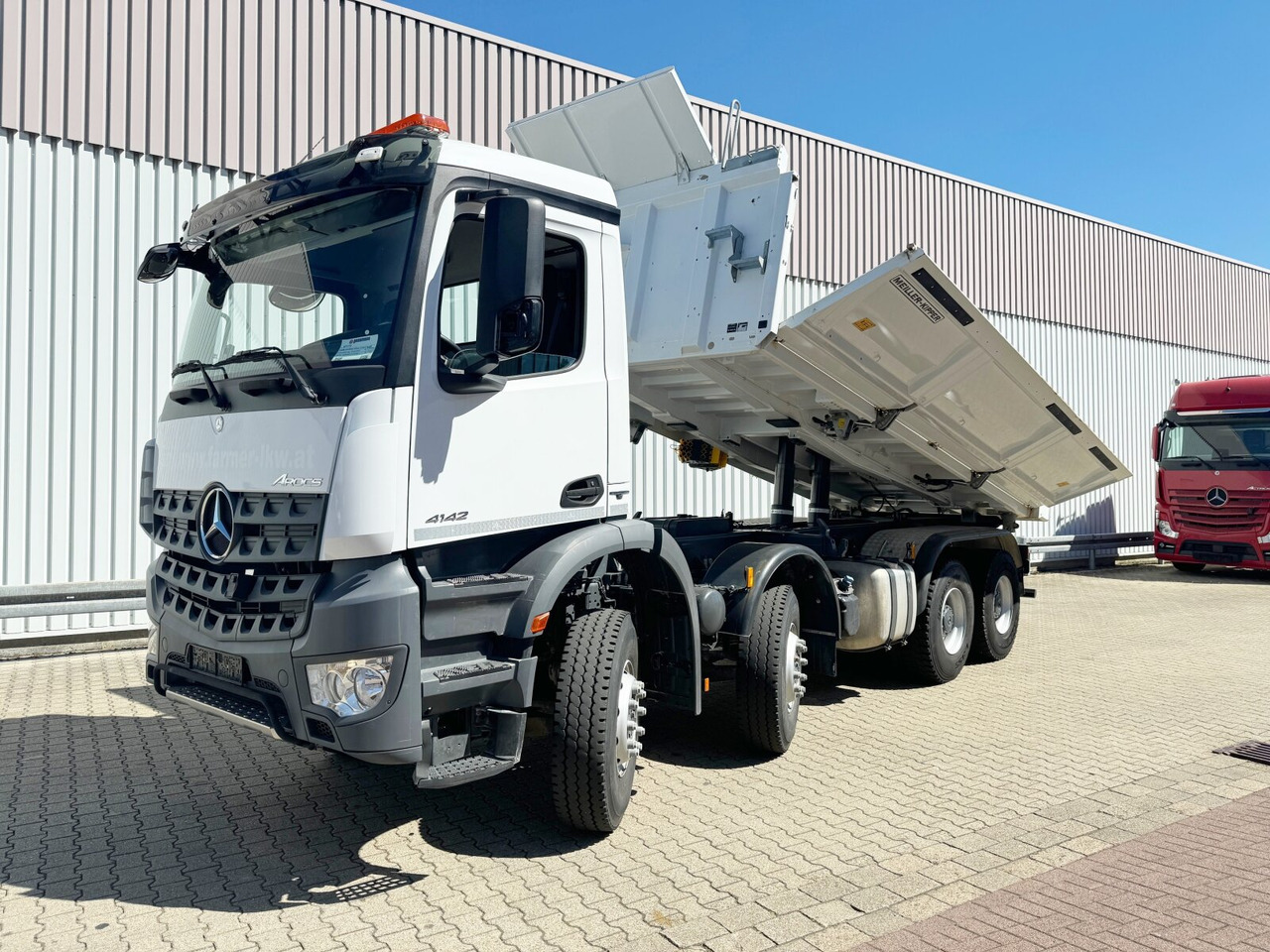 Mercedes-Benz Arocs 4142/48 K 8x4/4 Arocs 4142/48 K 8x4/4, Meiller Bordmatik links - Kipper: das Bild 1 Mercedes-Benz Arocs 4142/48 K 8x4/4 Arocs 4142/48 K 8x4/4, Meiller Bordmatik links - Kipper: das Bild 1