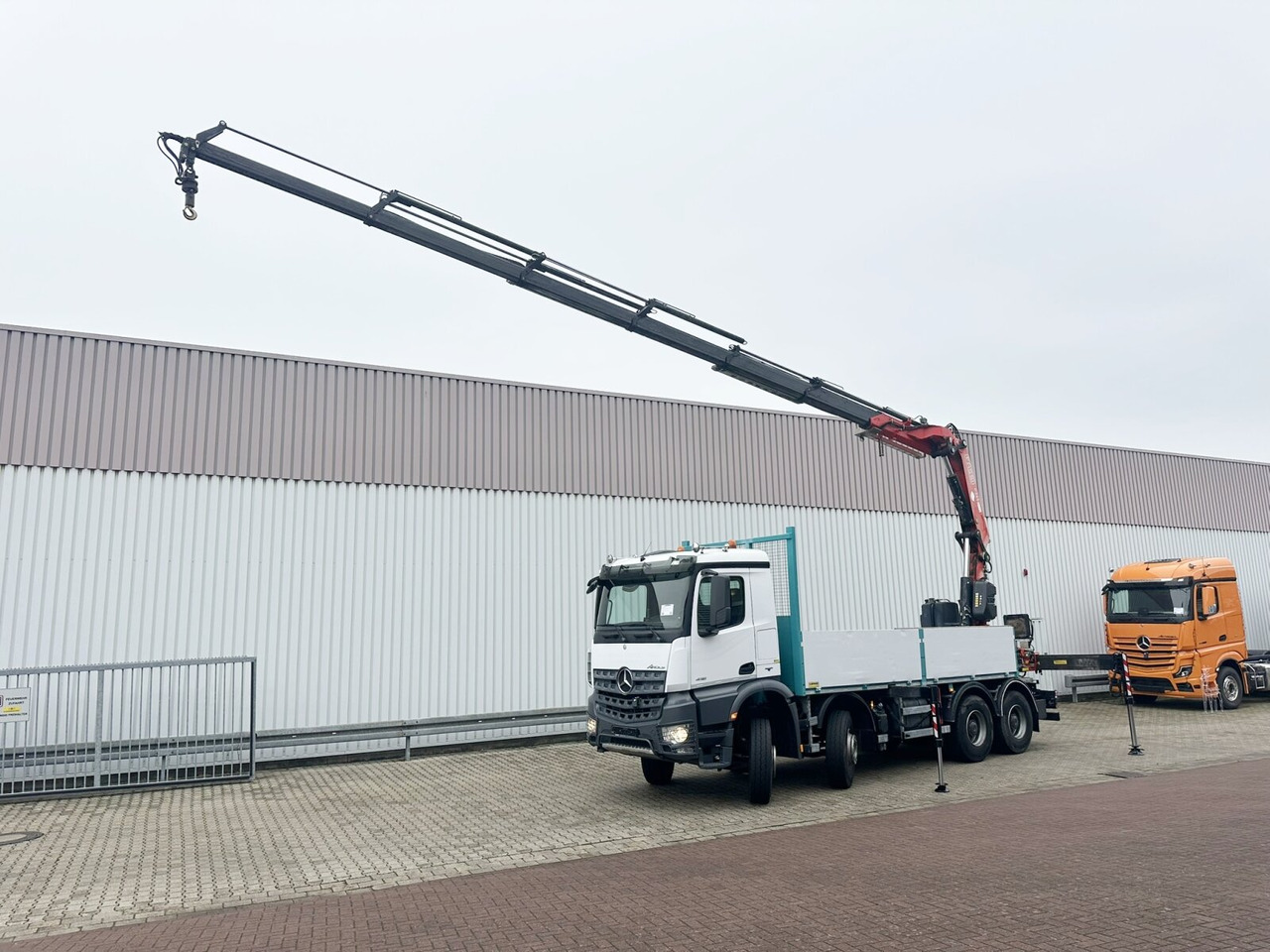 Mercedes-Benz Arocs 4151 K 8x4 Arocs 4151 K 8x4, Fassi Heckkran F 365 RA. 2.26 E Dynamic, Funk - Autokran, Pritsche LKW: das Bild 1 Mercedes-Benz Arocs 4151 K 8x4 Arocs 4151 K 8x4, Fassi Heckkran F 365 RA. 2.26 E Dynamic, Funk - Autokran, Pritsche LKW: das Bild 1