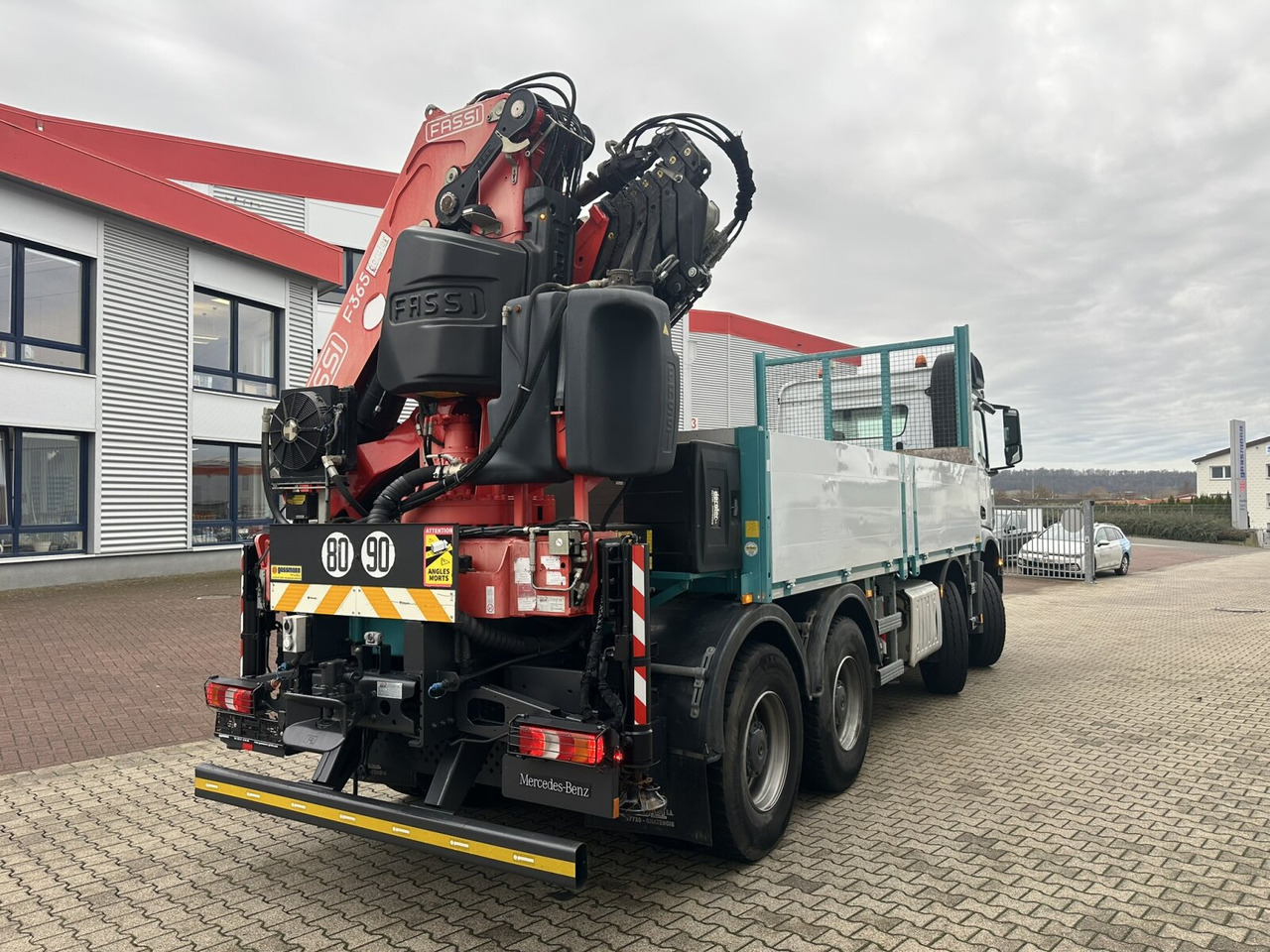 Mercedes-Benz Arocs 4151 K 8x4 Arocs 4151 K 8x4, Fassi Heckkran F 365 RA. 2.26 E Dynamic, Funk - Autokran, Pritsche LKW: das Bild 2 Mercedes-Benz Arocs 4151 K 8x4 Arocs 4151 K 8x4, Fassi Heckkran F 365 RA. 2.26 E Dynamic, Funk - Autokran, Pritsche LKW: das Bild 2