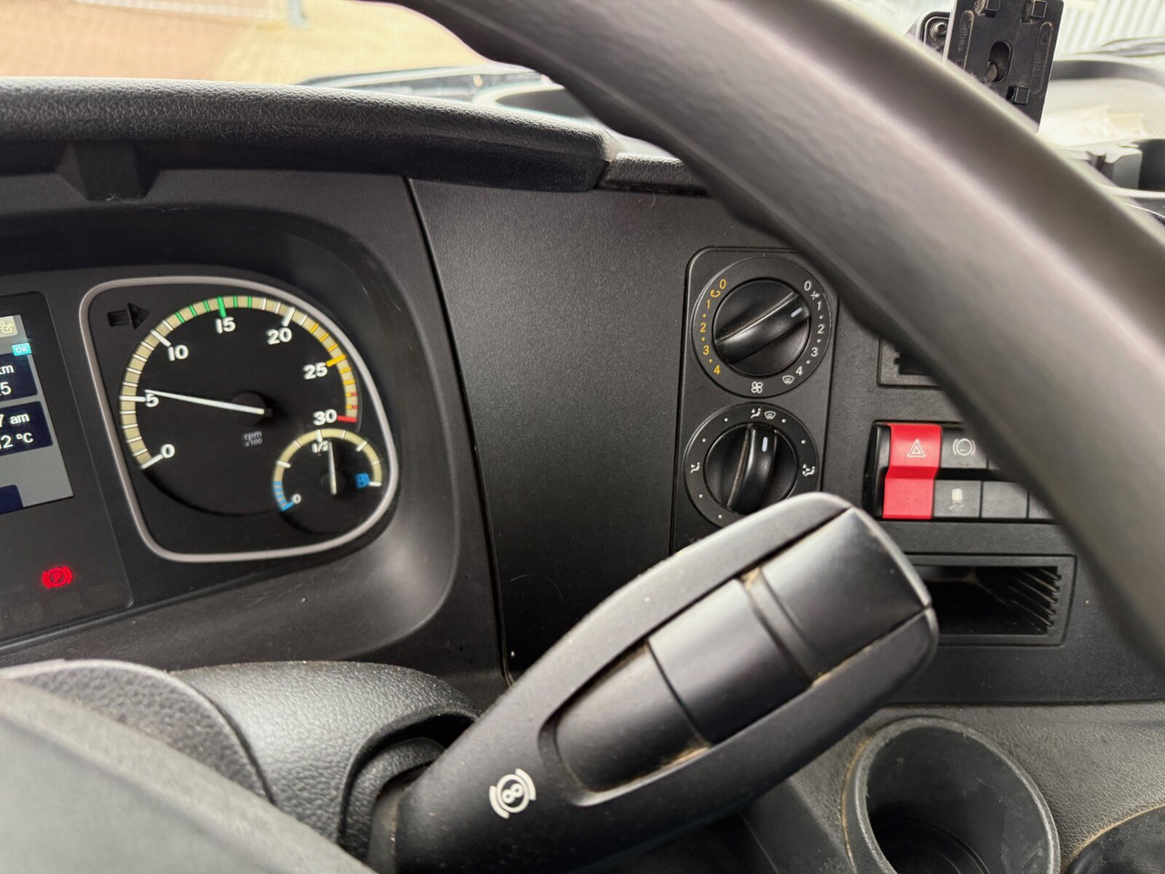 Mercedes-Benz Atego 1630 K 4x2 Atego 1630 K 4x2, Meiller 3-Seiten, 2 x AHK Öl - Kipper: das Bild 5 Mercedes-Benz Atego 1630 K 4x2 Atego 1630 K 4x2, Meiller 3-Seiten, 2 x AHK Öl - Kipper: das Bild 5