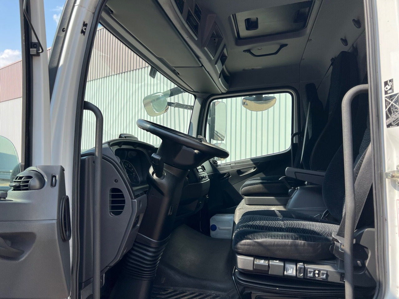 Mercedes-Benz Atego 818/23 L 4x2 Atego 818/23 L 4x2 mit Sörensen LBW - Plane LKW: das Bild 3 Mercedes-Benz Atego 818/23 L 4x2 Atego 818/23 L 4x2 mit Sörensen LBW - Plane LKW: das Bild 3