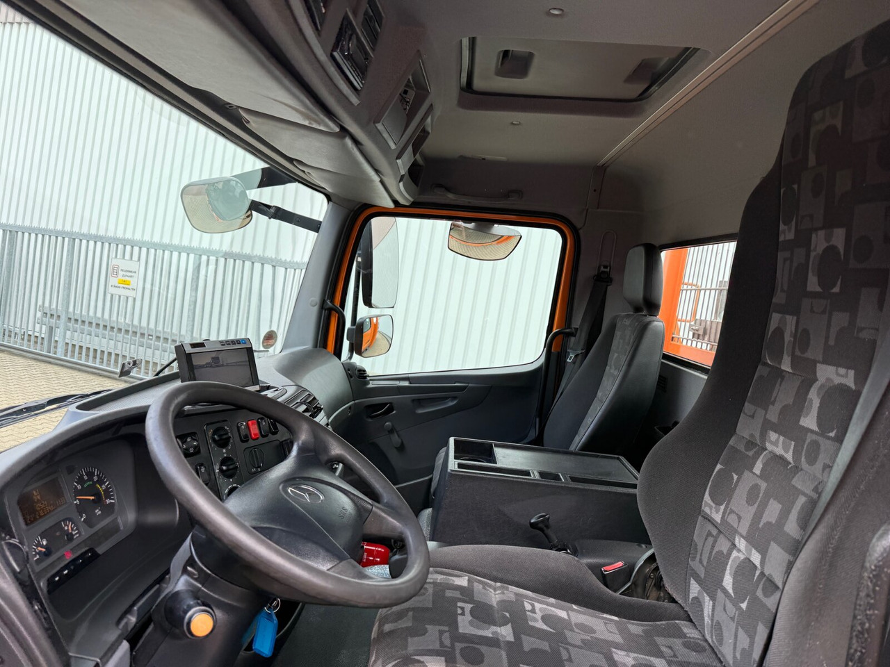 Mercedes-Benz Atego 818 4x2 Atego 818 4x2 mit LBW BÄR - Pritsche LKW: das Bild 4 Mercedes-Benz Atego 818 4x2 Atego 818 4x2 mit LBW BÄR - Pritsche LKW: das Bild 4