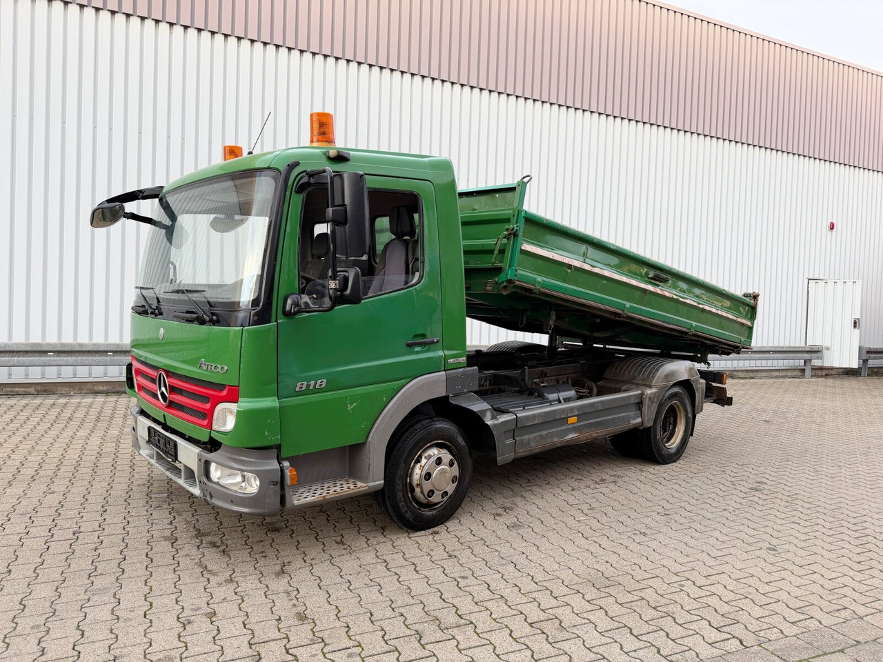 Mercedes-Benz Atego 818 K 4x2 Atego 818 K 4x2, 2x AHK - Kipper: das Bild 1 Mercedes-Benz Atego 818 K 4x2 Atego 818 K 4x2, 2x AHK - Kipper: das Bild 1