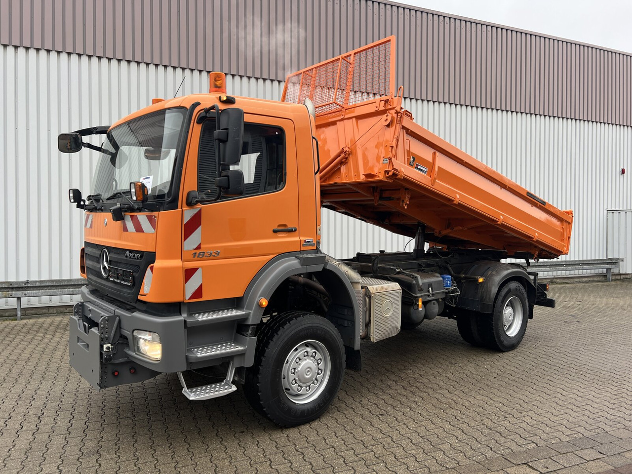 Mercedes-Benz Axor 1833 AK 4x4 Axor 1833 AK 4x4, Winterdienstausstattung - Kipper: das Bild 1 Mercedes-Benz Axor 1833 AK 4x4 Axor 1833 AK 4x4, Winterdienstausstattung - Kipper: das Bild 1