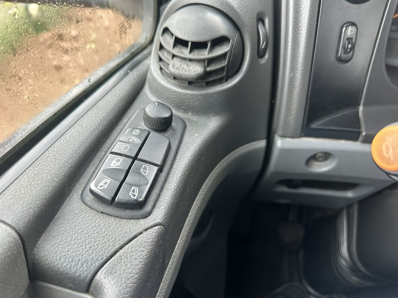 Mercedes-Benz Axor 2629 K 6x4 Axor 2629 K 6x4, PTO, Steel, Manual, 6-Zylinder - Fahrgestell LKW: das Bild 5 Mercedes-Benz Axor 2629 K 6x4 Axor 2629 K 6x4, PTO, Steel, Manual, 6-Zylinder - Fahrgestell LKW: das Bild 5