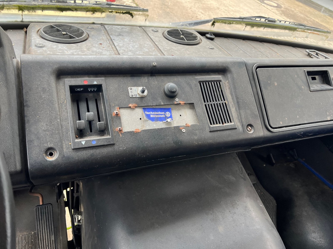 Mercedes-Benz L 407 D 4x2 Doka L 407 D 4x2 Doka, Ex-THW - Plane LKW: das Bild 2 Mercedes-Benz L 407 D 4x2 Doka L 407 D 4x2 Doka, Ex-THW - Plane LKW: das Bild 2