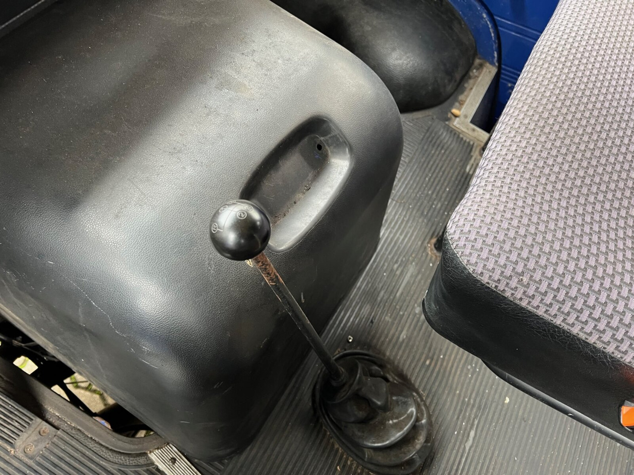 Mercedes-Benz L 407 D 4x2 Doka L 407 D 4x2 Doka, Ex-THW - Plane LKW: das Bild 3 Mercedes-Benz L 407 D 4x2 Doka L 407 D 4x2 Doka, Ex-THW - Plane LKW: das Bild 3