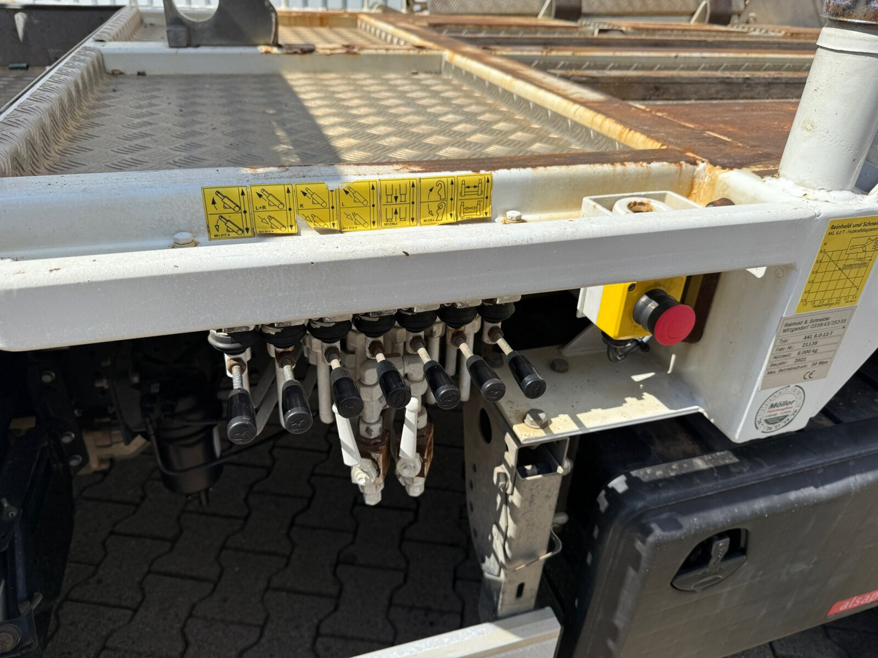 Mitsubishi Canter Fuso 7C15 4x2 Canter Fuso 7C15 4x2, Tele-Absetzer, Vereiterbar bis 10m³ - Absetzkipper: das Bild 4 Mitsubishi Canter Fuso 7C15 4x2 Canter Fuso 7C15 4x2, Tele-Absetzer, Vereiterbar bis 10m³ - Absetzkipper: das Bild 4