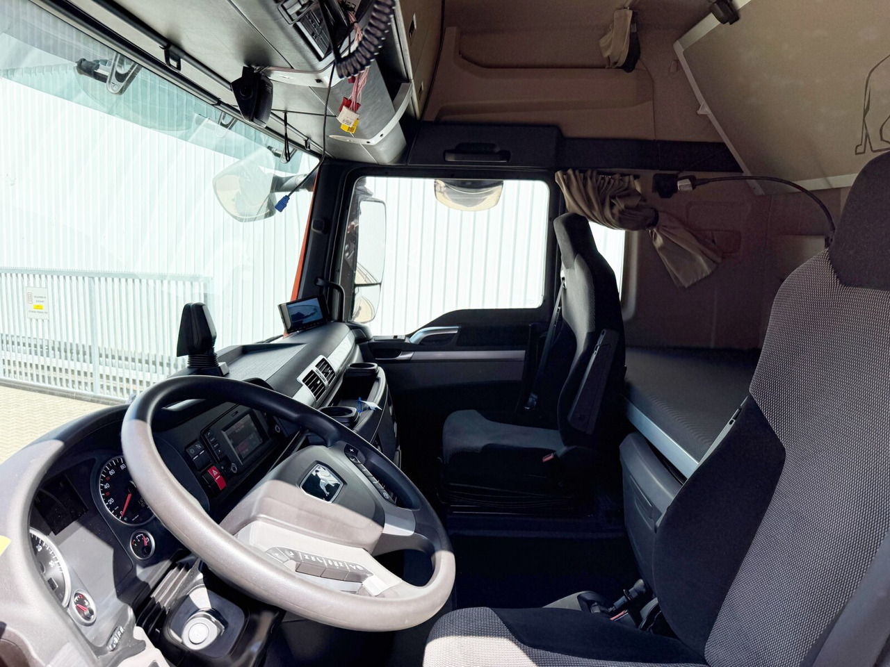 MAN TGX 26.510 6X2/4 BLS TGX 26.510 6X2/4 BLS, Intarder, Vorlauflenk-/lift, XLX-Fahrerhaus, Standklima - Sattelzugmaschine: das Bild 2 MAN TGX 26.510 6X2/4 BLS TGX 26.510 6X2/4 BLS, Intarder, Vorlauflenk-/lift, XLX-Fahrerhaus, Standklima - Sattelzugmaschine: das Bild 2