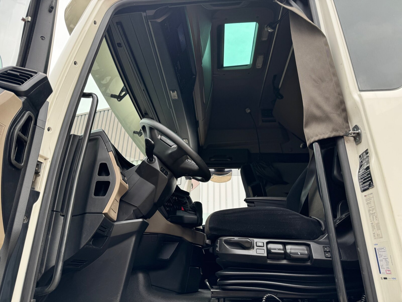 MAN TGX 33.510 6x4 BL SA TGX 33.510 6x4 BL SA, Retarder, GX-Fahrerhaus - Sattelzugmaschine: das Bild 2 MAN TGX 33.510 6x4 BL SA TGX 33.510 6x4 BL SA, Retarder, GX-Fahrerhaus - Sattelzugmaschine: das Bild 2