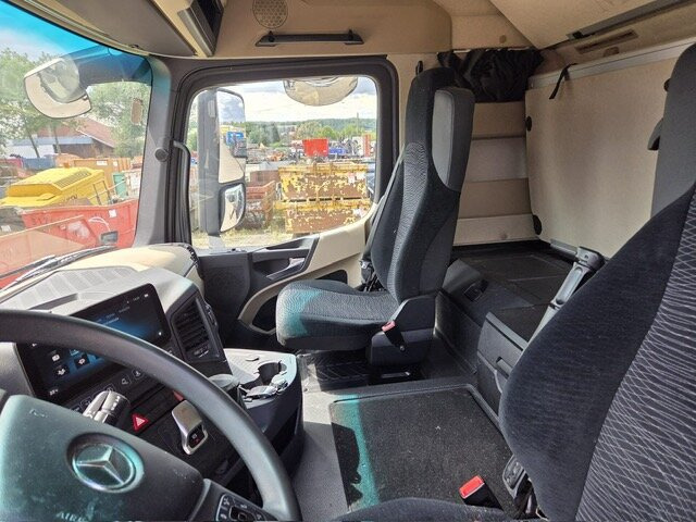 Mercedes-Benz Actros 1846 LS 4x2 Actros 1846 LS 4x2, MultimediaCockpit, StreamSpace, ADR, 3x Vorhanden! - Sattelzugmaschine: das Bild 3 Mercedes-Benz Actros 1846 LS 4x2 Actros 1846 LS 4x2, MultimediaCockpit, StreamSpace, ADR, 3x Vorhanden! - Sattelzugmaschine: das Bild 3