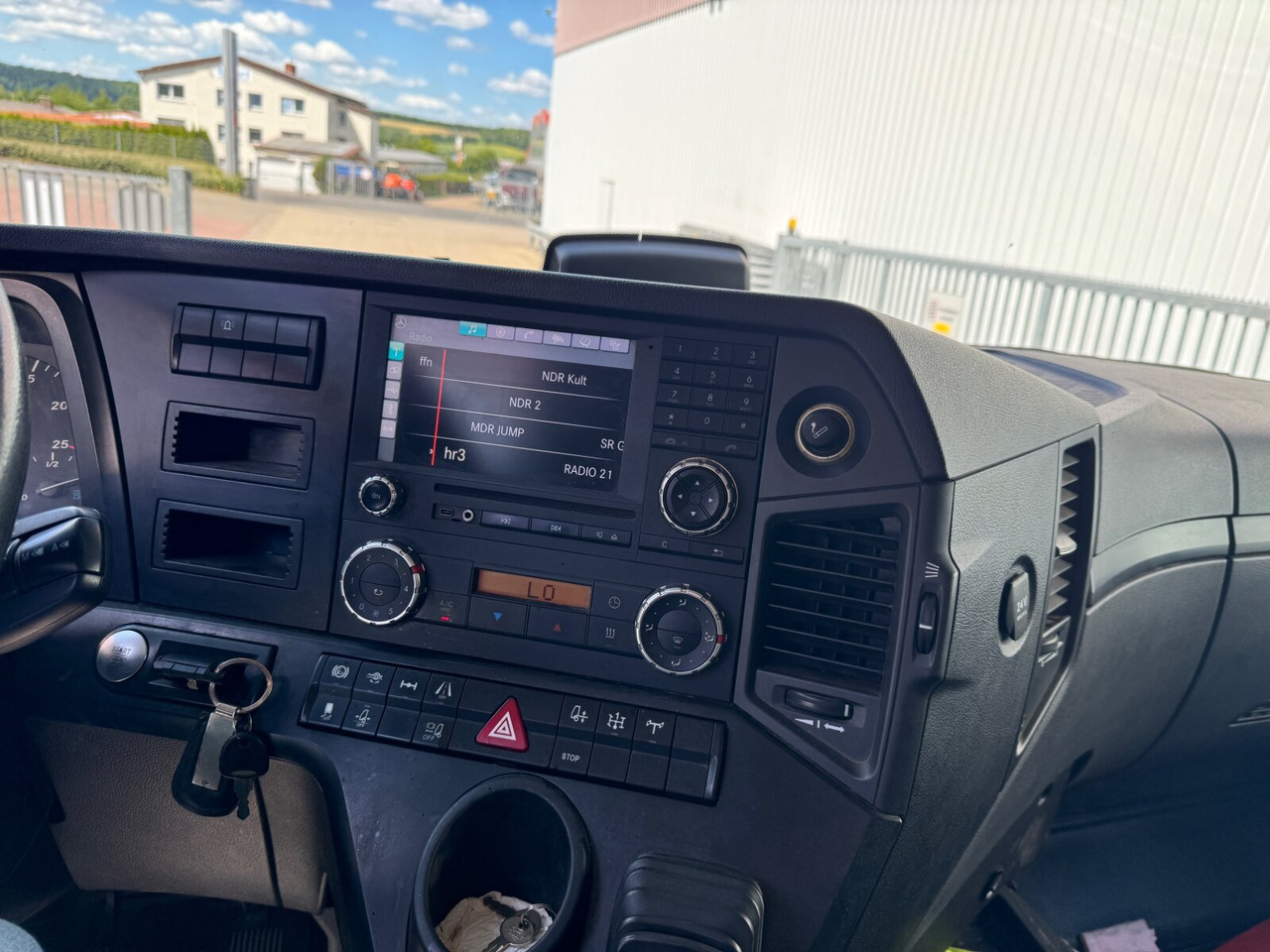 Mercedes-Benz Arocs 1845 LS 4x4 HAD Arocs 1845 LS 4x4 HAD, Retarder, Navi, HydroDrive, Kipphydraulik - Sattelzugmaschine: das Bild 2 Mercedes-Benz Arocs 1845 LS 4x4 HAD Arocs 1845 LS 4x4 HAD, Retarder, Navi, HydroDrive, Kipphydraulik - Sattelzugmaschine: das Bild 2
