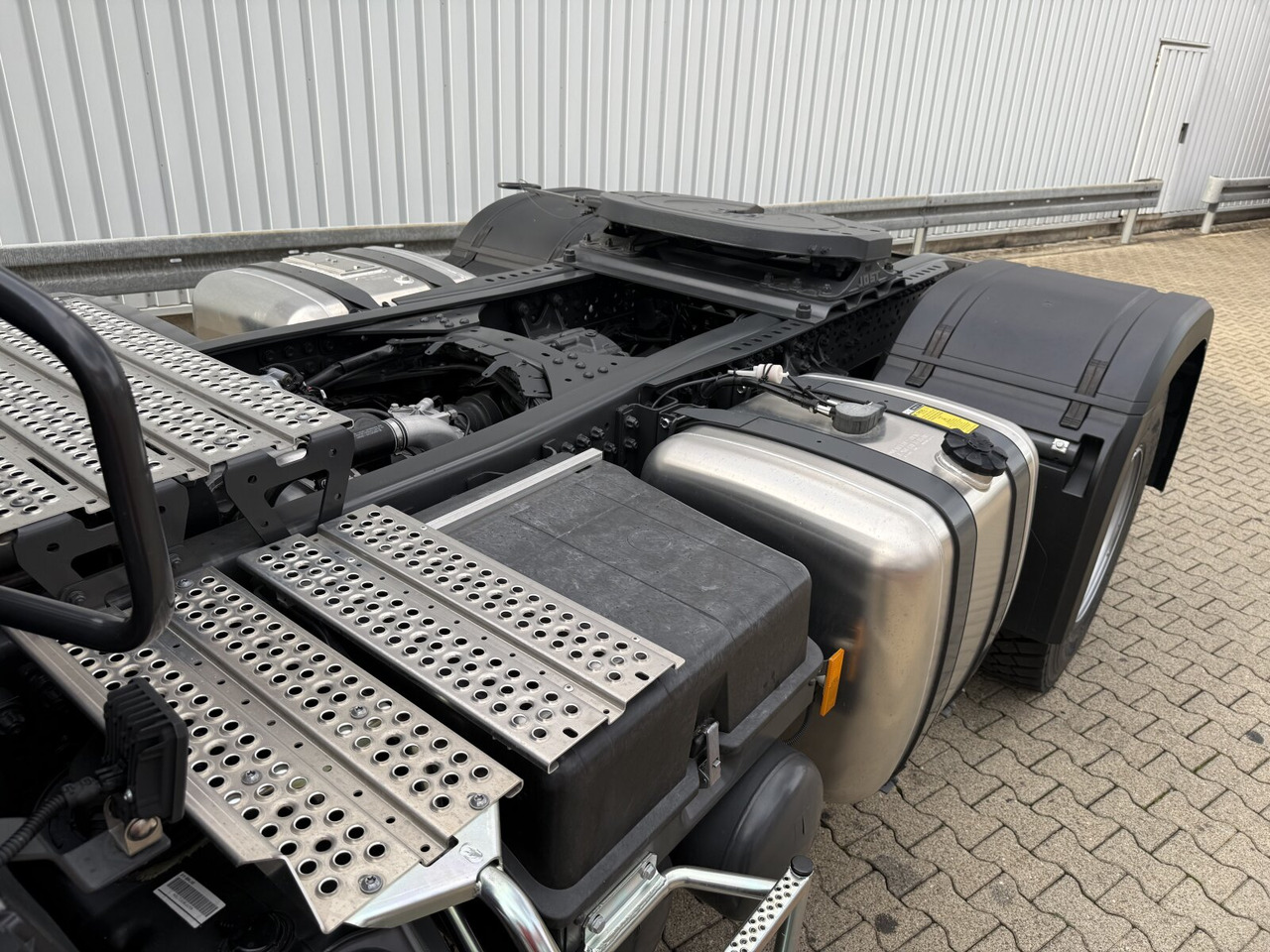 Mercedes-Benz Arocs 1853 AS 4x4 Arocs 1853 AS 4x4, Retarder, MultimediaCockpit, Navi - Sattelzugmaschine: das Bild 2 Mercedes-Benz Arocs 1853 AS 4x4 Arocs 1853 AS 4x4, Retarder, MultimediaCockpit, Navi - Sattelzugmaschine: das Bild 2