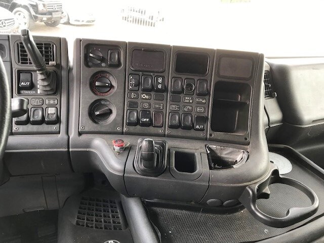 Scania R124 L 420 4x2 R124 L 420 4x2, Retarder, Hydraulik - Sattelzugmaschine: das Bild 5 Scania R124 L 420 4x2 R124 L 420 4x2, Retarder, Hydraulik - Sattelzugmaschine: das Bild 5