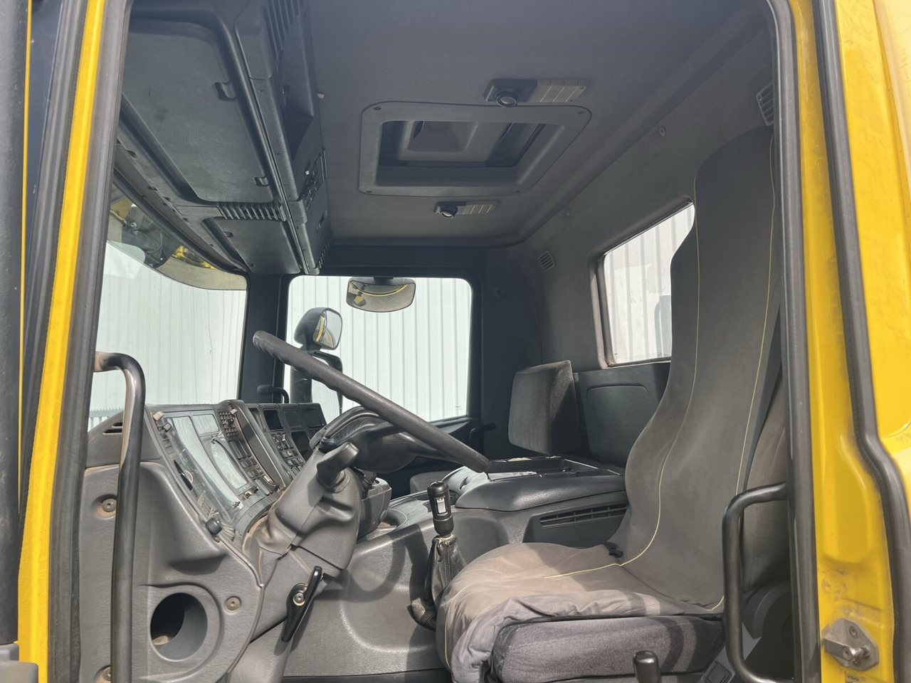 Innenraum Bild 1: Leasing für Scania 94G 260 GB 4x2 94G 260 GB 4x2, Meiller Scania 94G 260 GB 4x2 94G 260 GB 4x2, Meiller