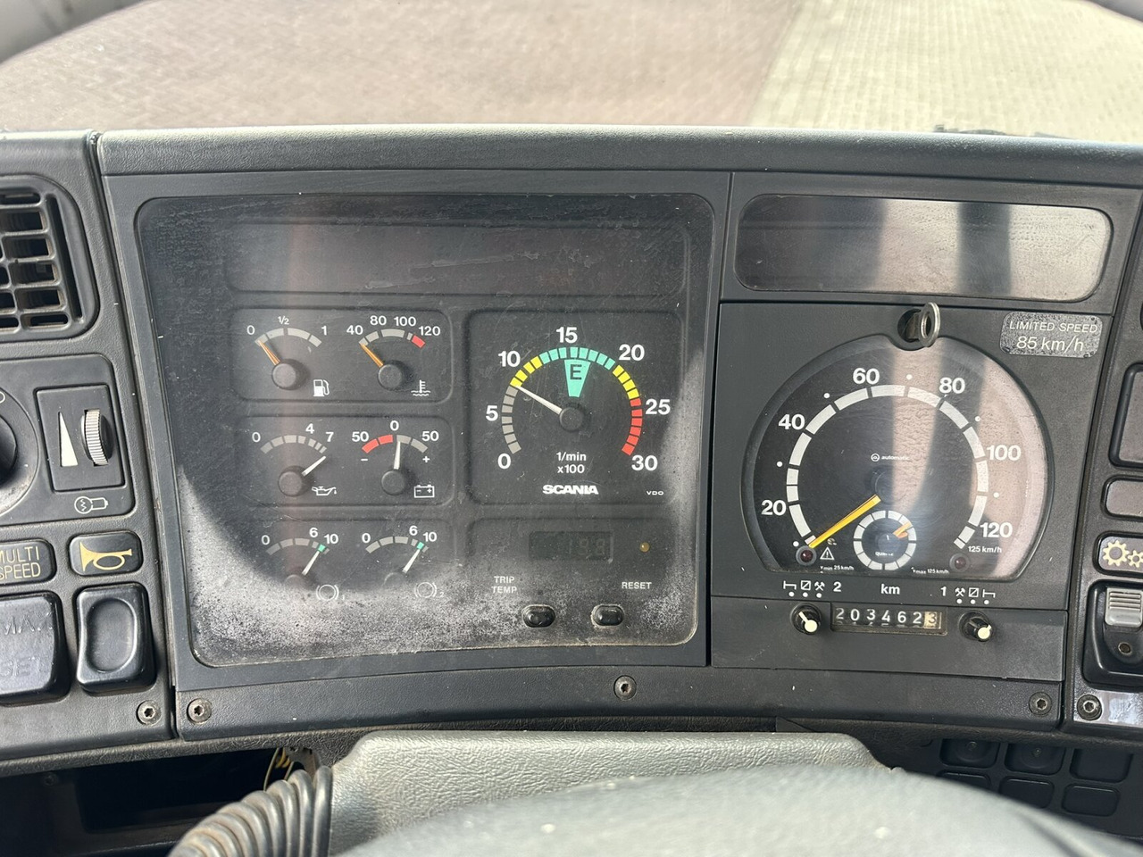 Scania P93 HK 250 6x4L P93 HK 250 6x4L - Fahrgestell LKW: das Bild 5 Scania P93 HK 250 6x4L P93 HK 250 6x4L - Fahrgestell LKW: das Bild 5