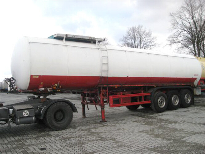 Schmitz Cargobull - - Stahltank - Tankauflieger: das Bild 2 Schmitz Cargobull - - Stahltank - Tankauflieger: das Bild 2