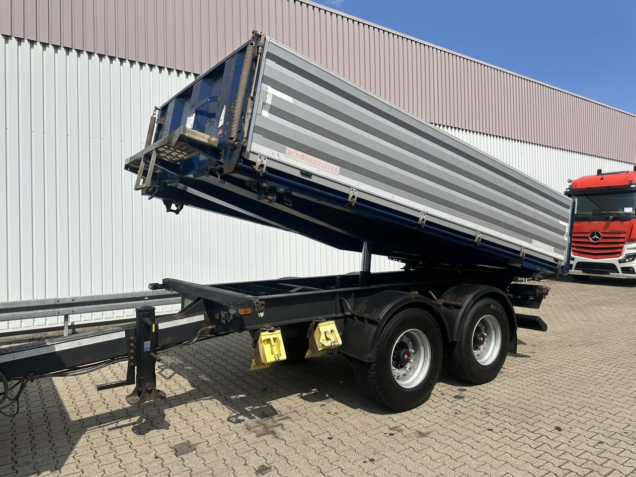 Schwarzmüller M-Serie M-Serie, Alu-Bordwände, ca. 11m³ - Kipper Anhänger: das Bild 1 Schwarzmüller M-Serie M-Serie, Alu-Bordwände, ca. 11m³ - Kipper Anhänger: das Bild 1