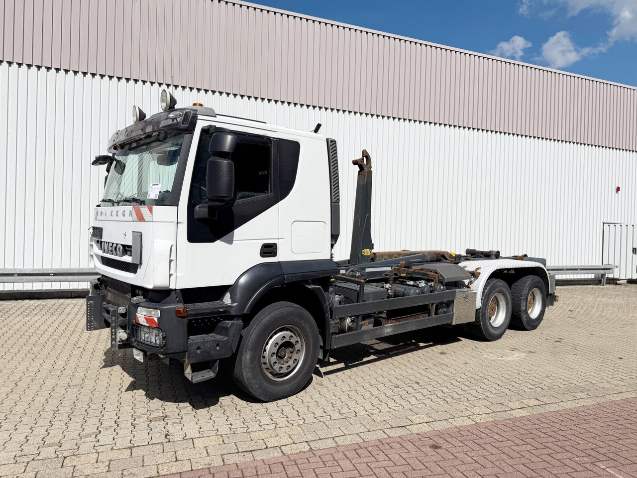 Trakker AT380T45/P 6x4 Trakker AT380T45/P 6x4, EEV - Abrollkipper: das Bild 1 Trakker AT380T45/P 6x4 Trakker AT380T45/P 6x4, EEV - Abrollkipper: das Bild 1