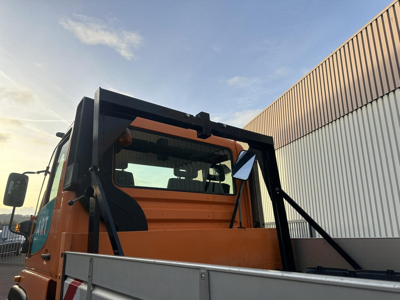 Unimog U300 405/10 4x4 U300 405/10 4x4, Kommunalhydraulik, Frontzapfwelle, Kipper - Transporter: das Bild 2 Unimog U300 405/10 4x4 U300 405/10 4x4, Kommunalhydraulik, Frontzapfwelle, Kipper - Transporter: das Bild 2