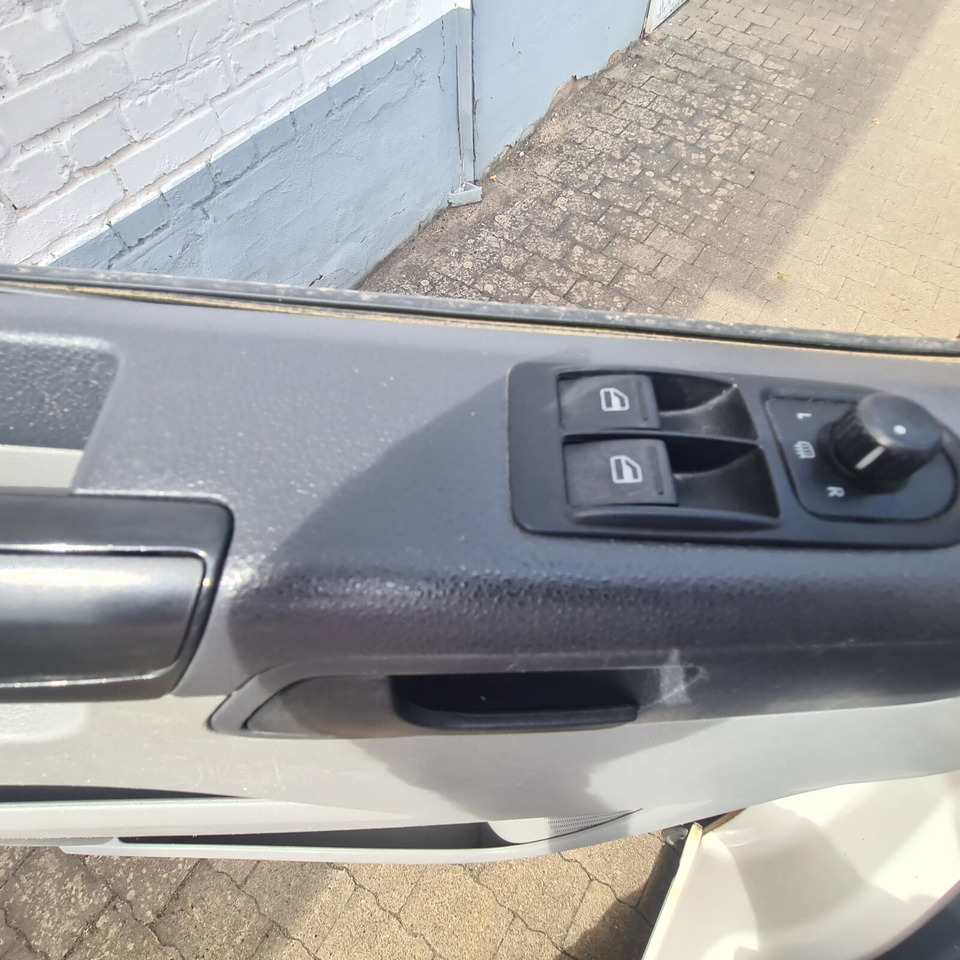 Volkswagen T5 2.0 TDI T5 2.0 TDI, Krankenwagen - Krankenwagen: das Bild 5 Volkswagen T5 2.0 TDI T5 2.0 TDI, Krankenwagen - Krankenwagen: das Bild 5