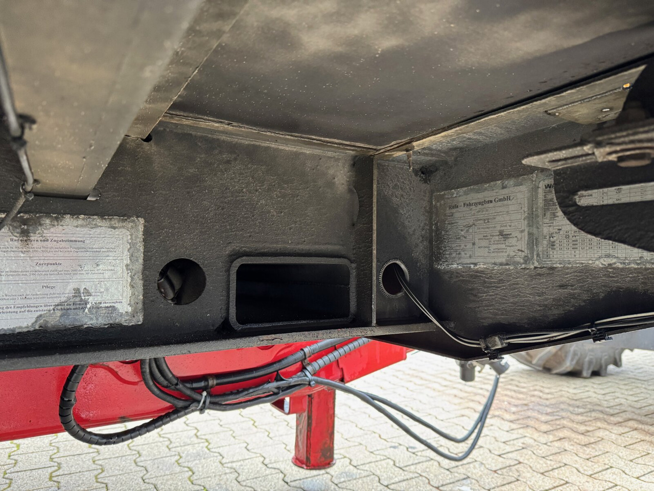 ZHP 24-32 RUFA ZHP 24-32, TwistLock-Verriegelungen, Verzinkt - Pritschenanhänger/ Plattformanhänger: das Bild 4 ZHP 24-32 RUFA ZHP 24-32, TwistLock-Verriegelungen, Verzinkt - Pritschenanhänger/ Plattformanhänger: das Bild 4