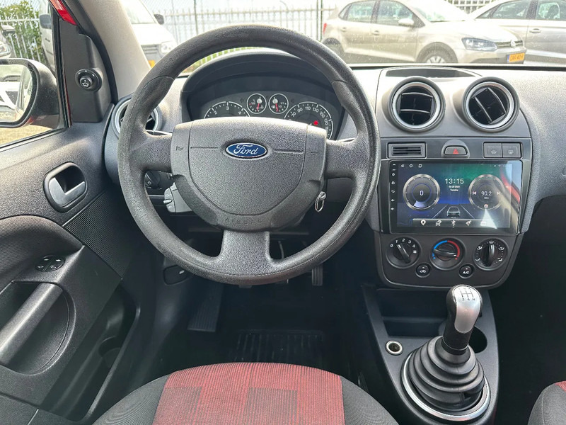 Schrägheck Ford Fiesta TDCi 1.4 + AIRCO + CARPLAY + REAR CAMERA + 194.511 KM: das Bild 8