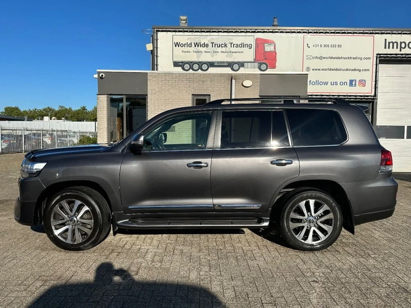 Toyota Land Cruiser V8 LAND CRUISER 200 V8 + CAMERA 360 + FRIDGE + DIESEL + ONLY EXPORT - SUV/ Geländewagen: das Bild 2 Toyota Land Cruiser V8 LAND CRUISER 200 V8 + CAMERA 360 + FRIDGE + DIESEL + ONLY EXPORT - SUV/ Geländewagen: das Bild 2