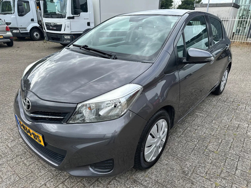 Toyota Yaris 1.4 D + NAVI + AIRCO + REAR CAMERA + APK / TUV + MARGE - Schrägheck: das Bild 1 Toyota Yaris 1.4 D + NAVI + AIRCO + REAR CAMERA + APK / TUV + MARGE - Schrägheck: das Bild 1