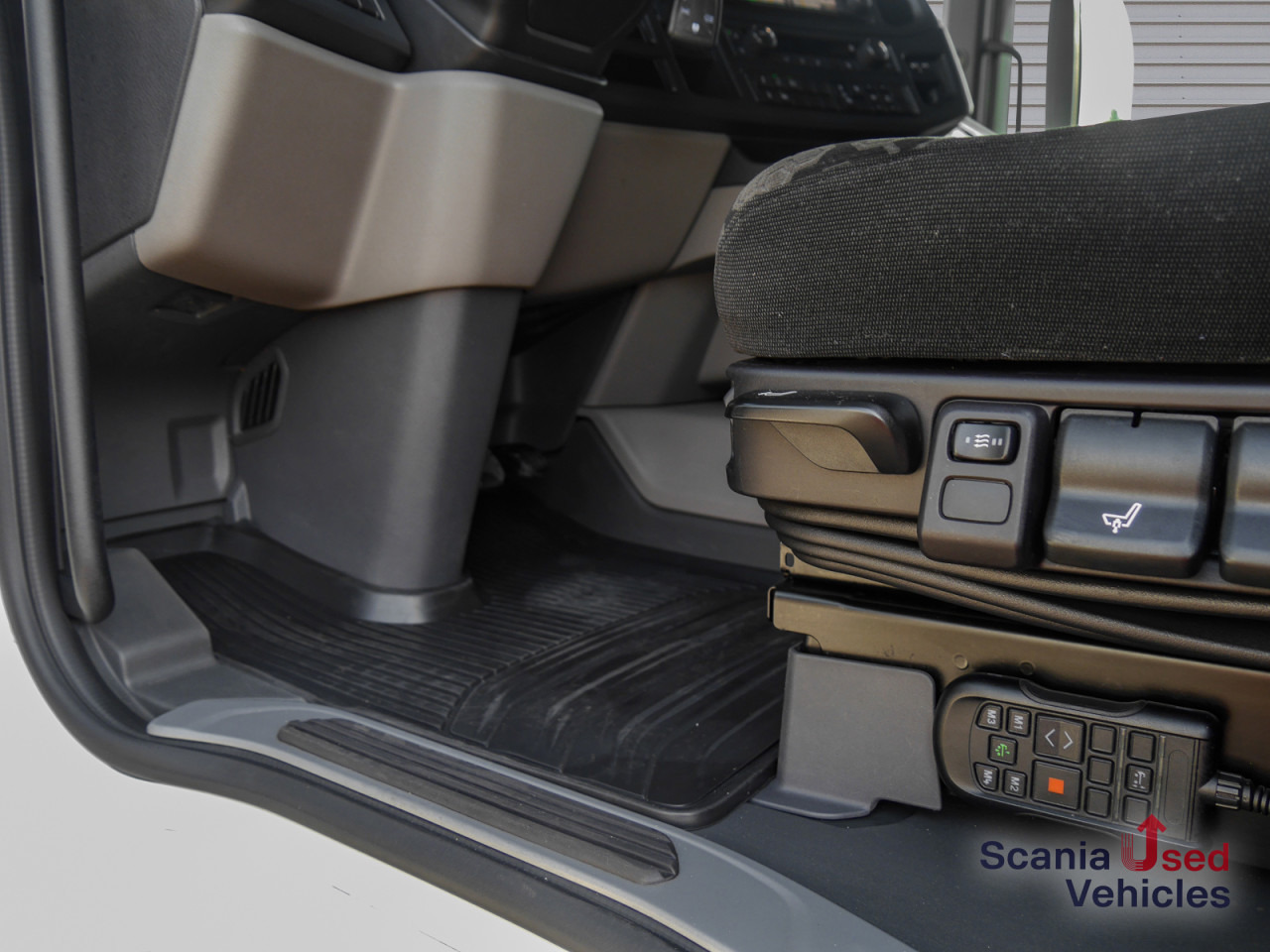 SCANIA R 460 A4x2NA - SUPER - - Sattelzugmaschine: das Bild 3 SCANIA R 460 A4x2NA - SUPER - - Sattelzugmaschine: das Bild 3