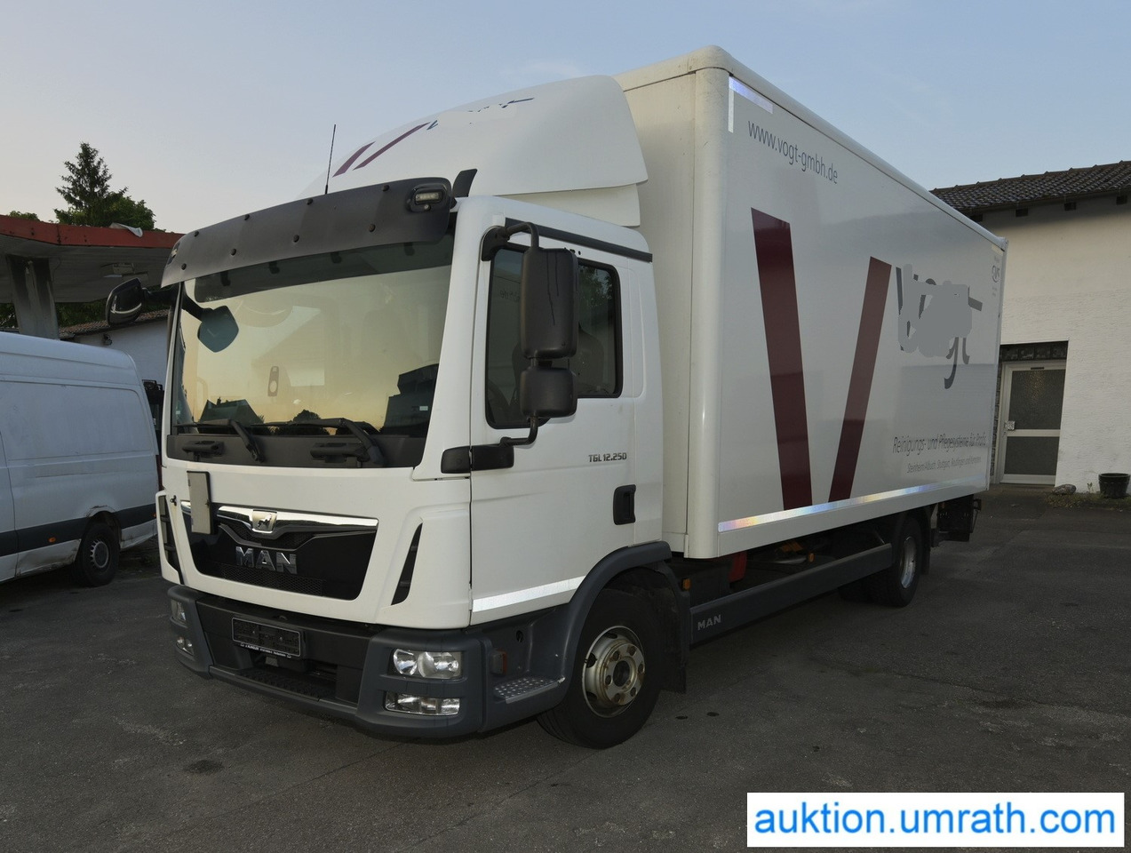 MAN TGL 12.250 4x2 L/BL Koffer Ladebordwand Klimaautomatik NAVI Luftfederung Automatikgetriebe EURO 6 - Koffer LKW: das Bild 1 MAN TGL 12.250 4x2 L/BL Koffer Ladebordwand Klimaautomatik NAVI Luftfederung Automatikgetriebe EURO 6 - Koffer LKW: das Bild 1