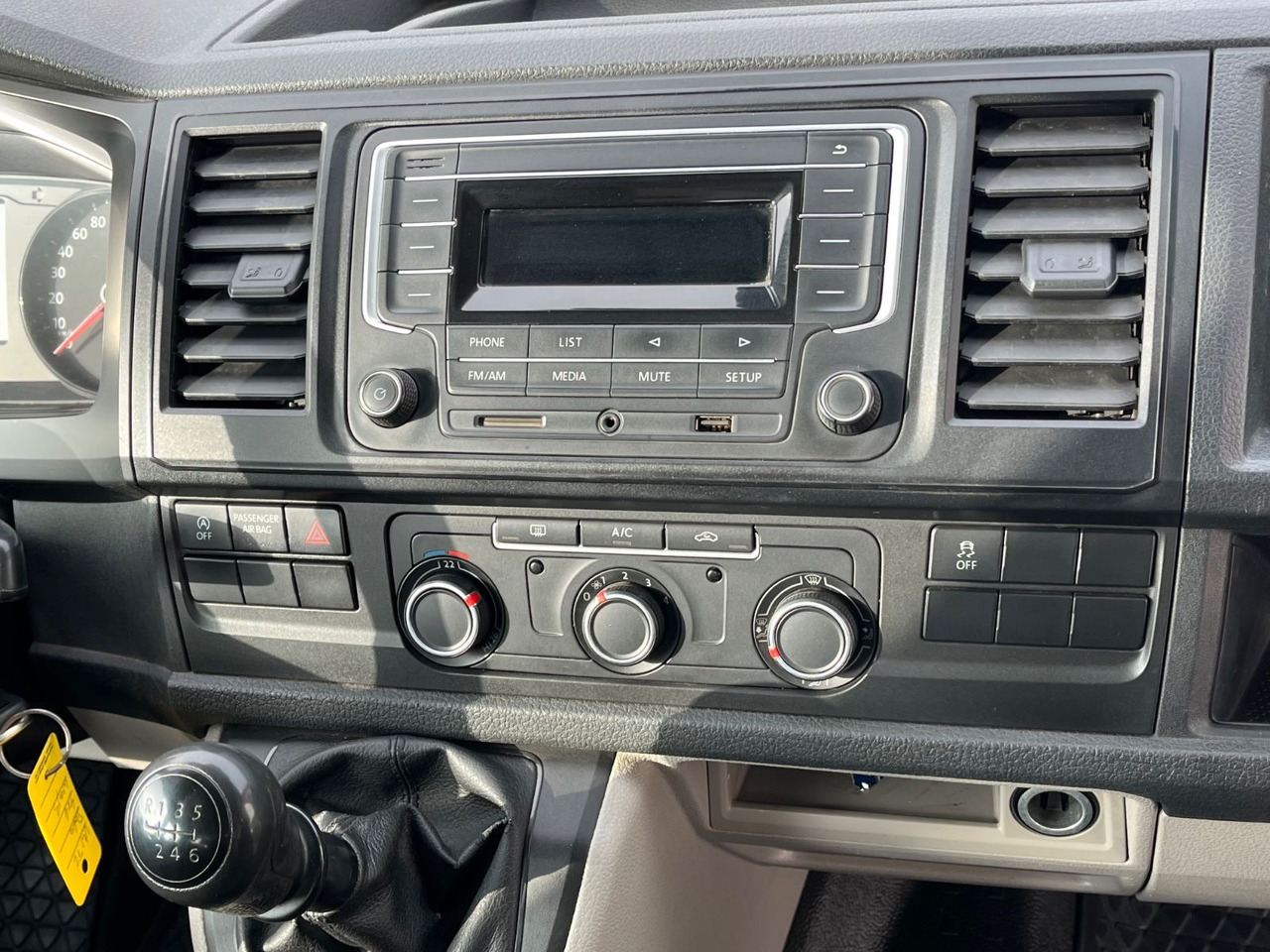 Pritsche Transporter, Transporter mit Doppelkabine Volkswagen VW T6 DOKA Pritsche Allrad 4x4: das Bild 11 Pritsche Transporter, Transporter mit Doppelkabine Volkswagen VW T6 DOKA Pritsche Allrad 4x4: das Bild 11