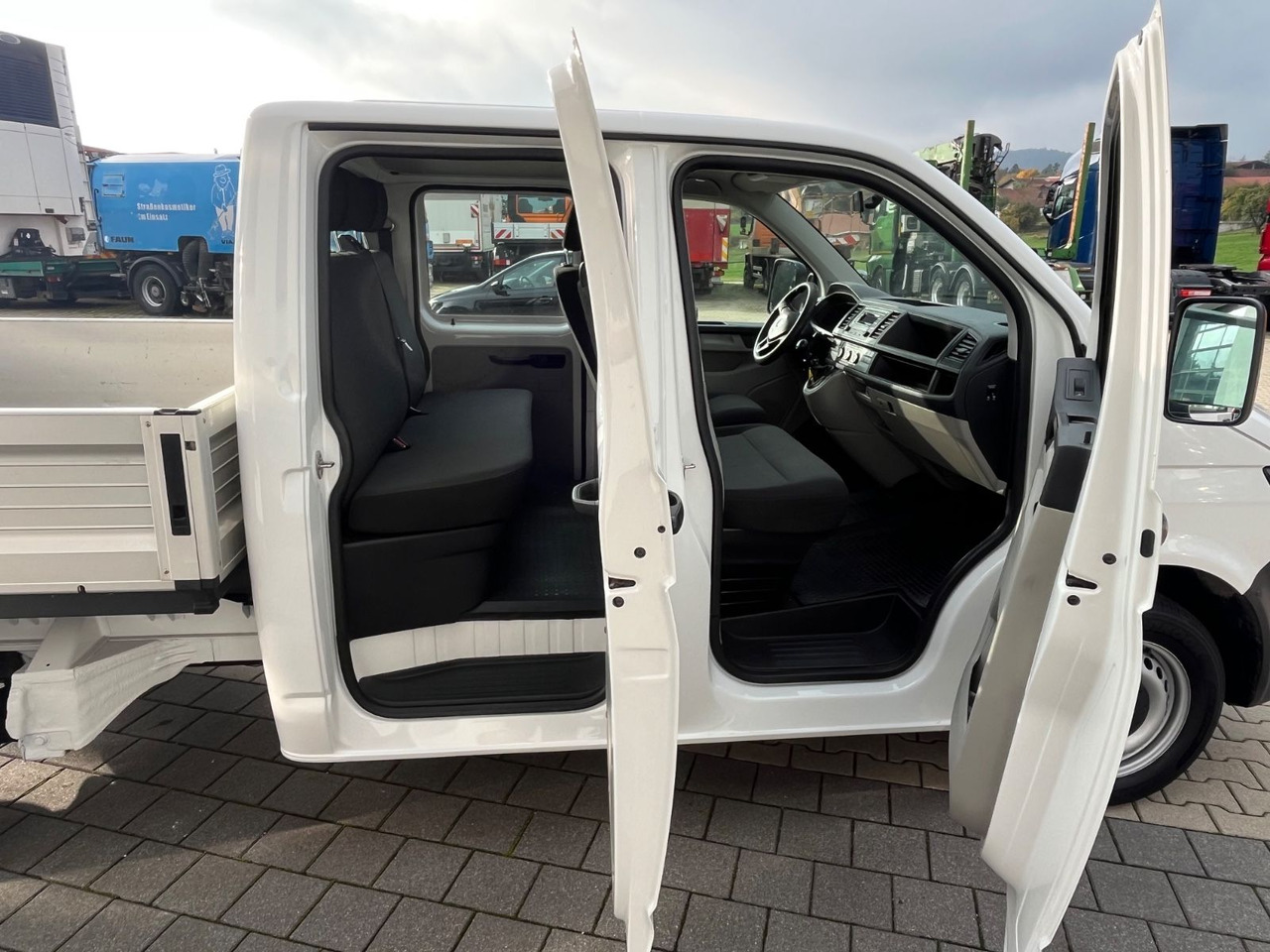 Pritsche Transporter, Transporter mit Doppelkabine Volkswagen VW T6 DOKA Pritsche Allrad 4x4: das Bild 8 Pritsche Transporter, Transporter mit Doppelkabine Volkswagen VW T6 DOKA Pritsche Allrad 4x4: das Bild 8