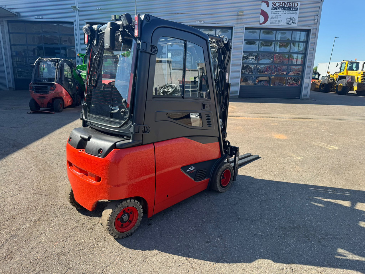LINDE E20PHL-02 Elektro Triplex Kabine Heizung integriertes Ladegerät - Elektrostapler: das Bild 3 LINDE E20PHL-02 Elektro Triplex Kabine Heizung integriertes Ladegerät - Elektrostapler: das Bild 3