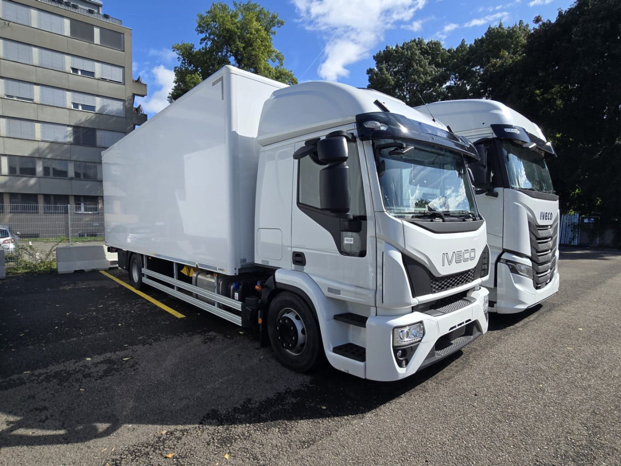 IVECO Eurocargo ML160E28/FP Koffer mit Ladebordwand - Koffer LKW: das Bild 1 IVECO Eurocargo ML160E28/FP Koffer mit Ladebordwand - Koffer LKW: das Bild 1